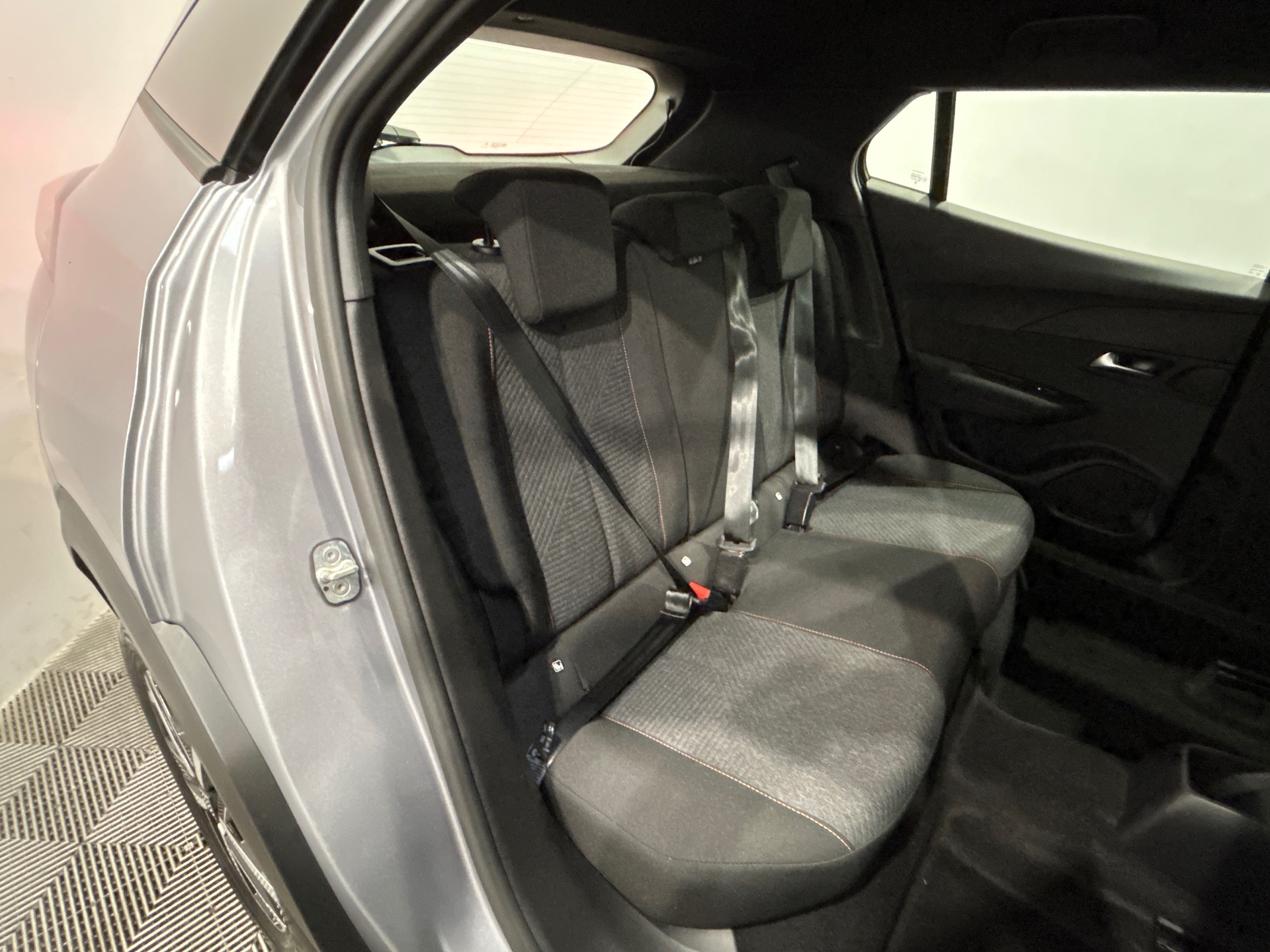 PEUGEOT 2008 Hybrid 145 e-DCS6 Style