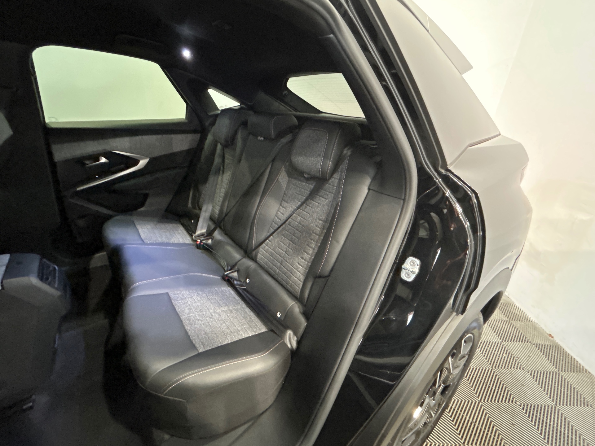 PEUGEOT 3008 Hybrid 145 e-DCS6 Allure