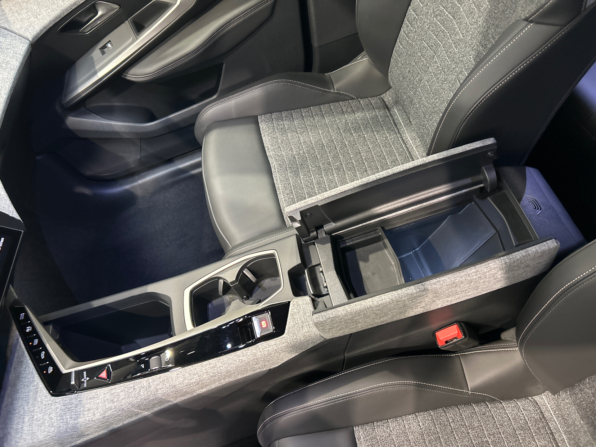PEUGEOT 3008 Hybrid 145 e-DCS6 Allure