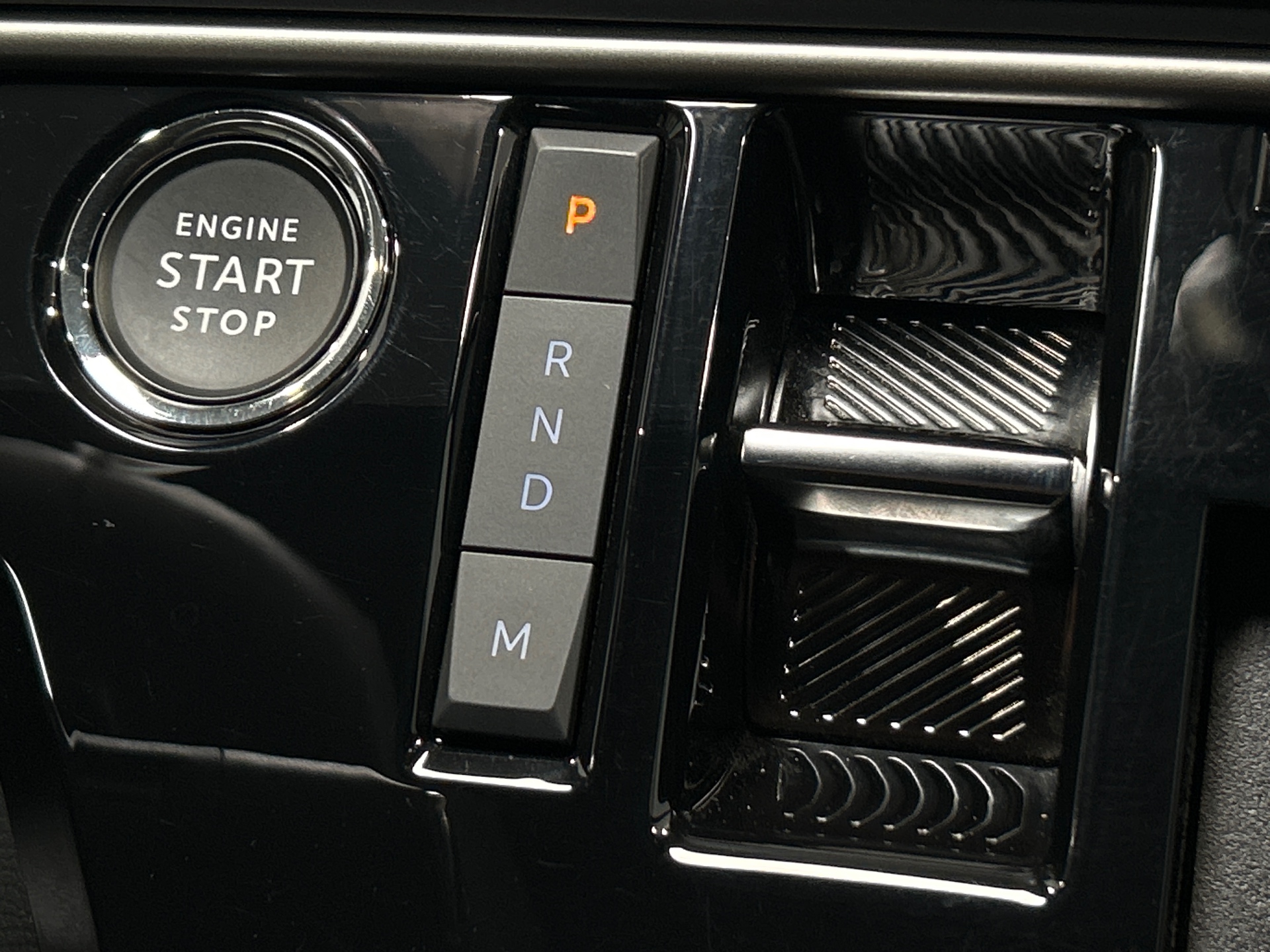 PEUGEOT 5008 Hybrid 145 ch e-DCS6 Allure