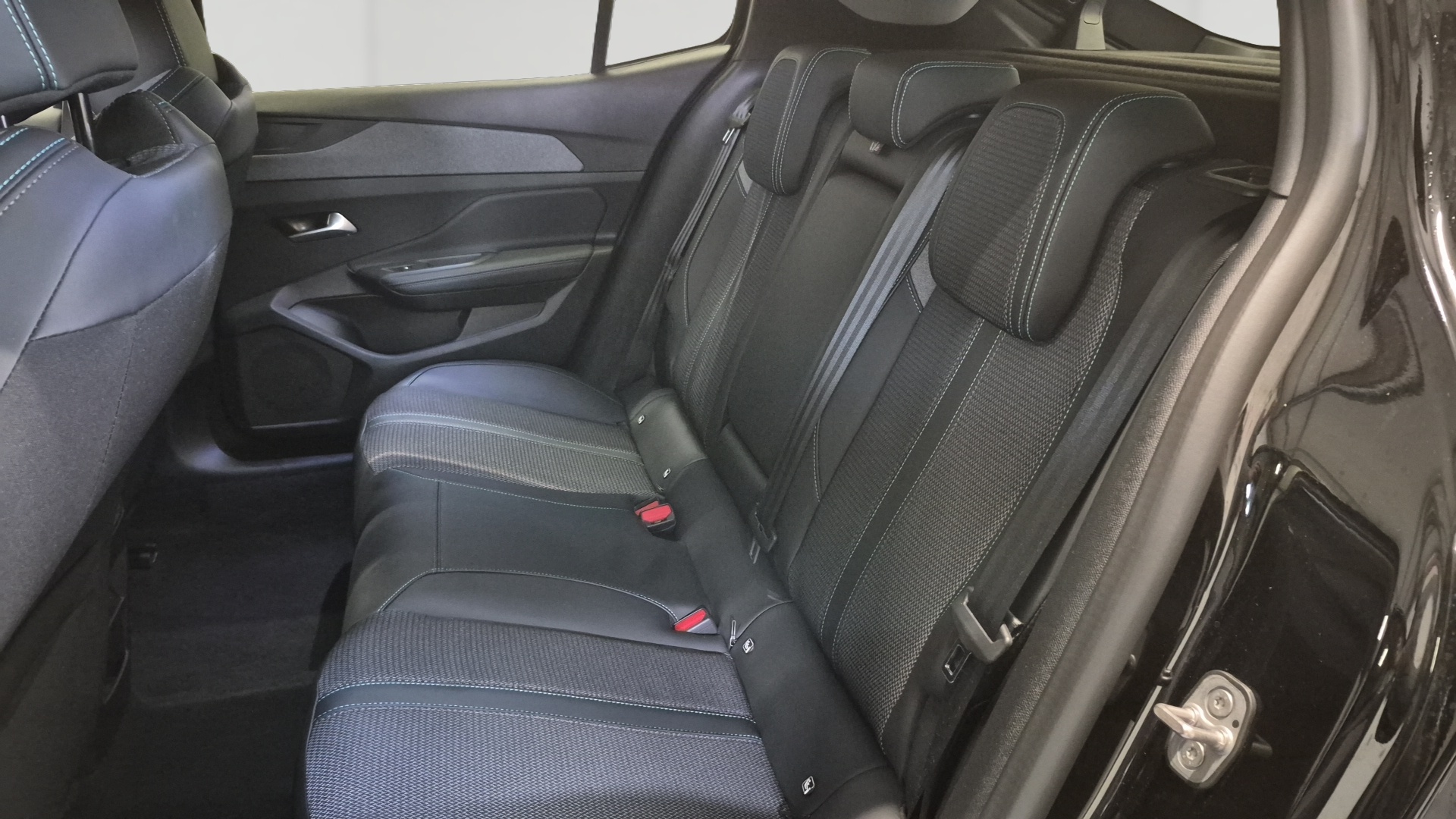 PEUGEOT 408 Hybrid 145 e-DCS6 Allure