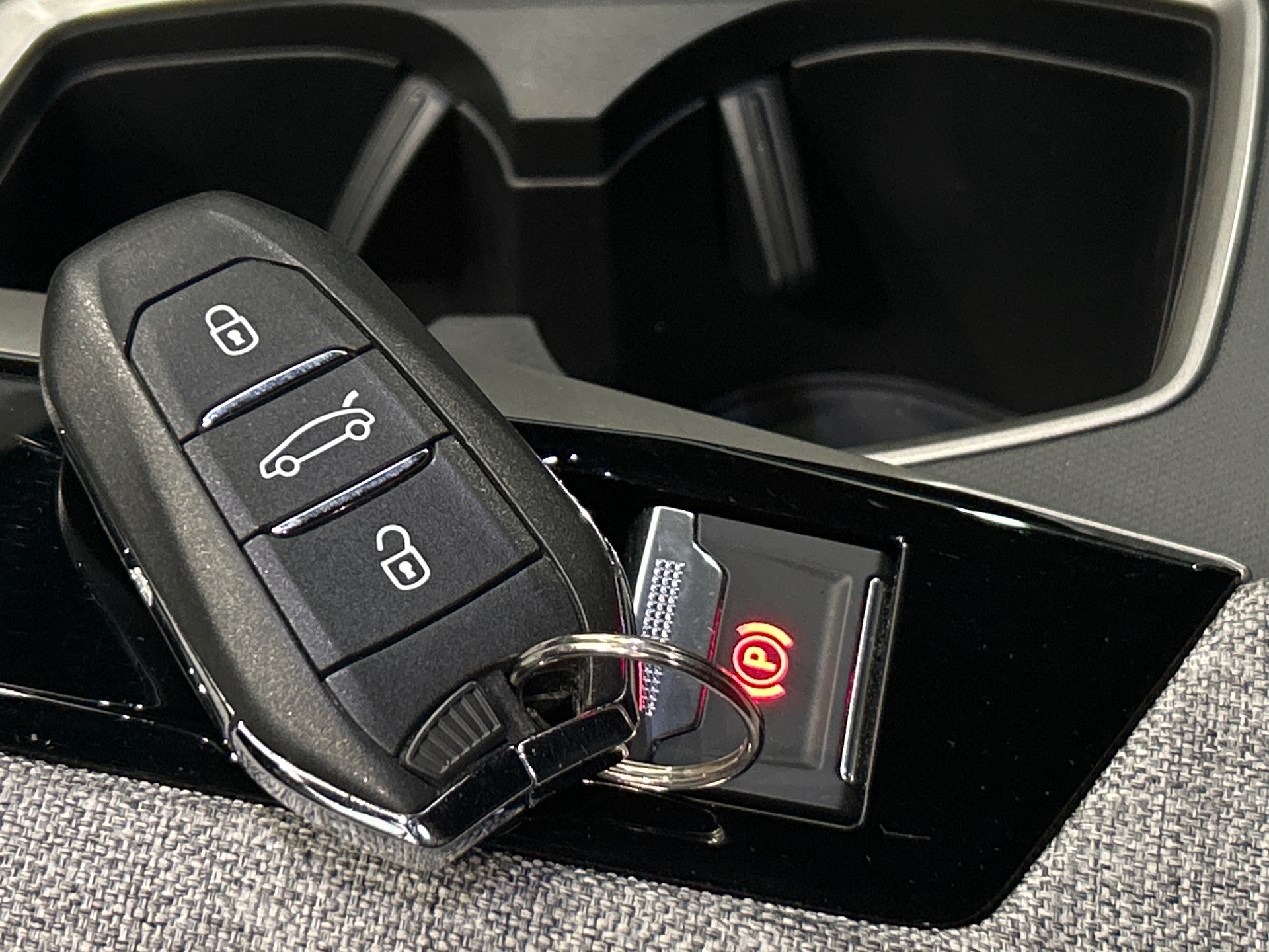 PEUGEOT 3008 Hybrid 145 e-DCS6 Allure
