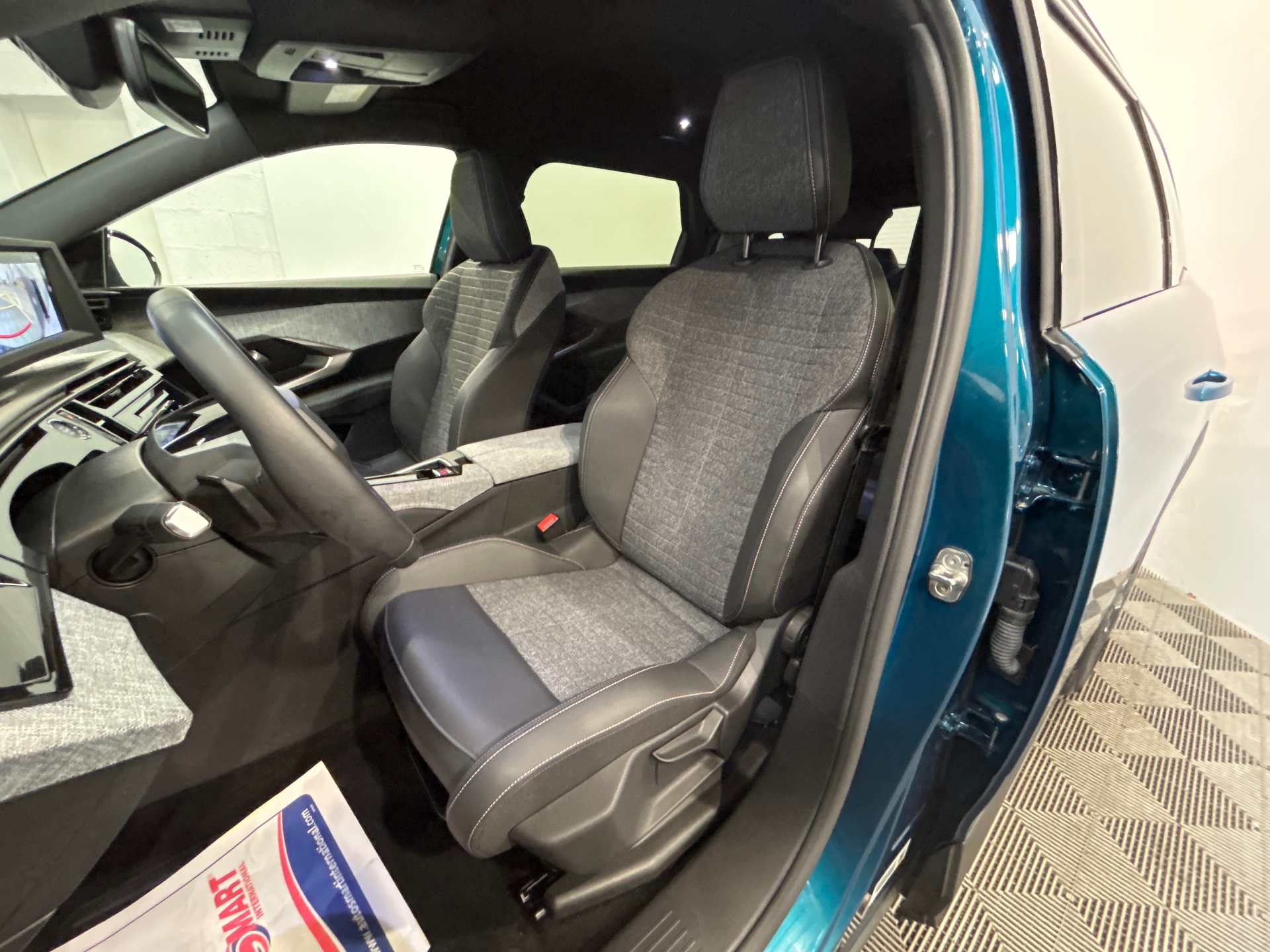 PEUGEOT 5008 Hybrid 145 ch e-DCS6 Allure