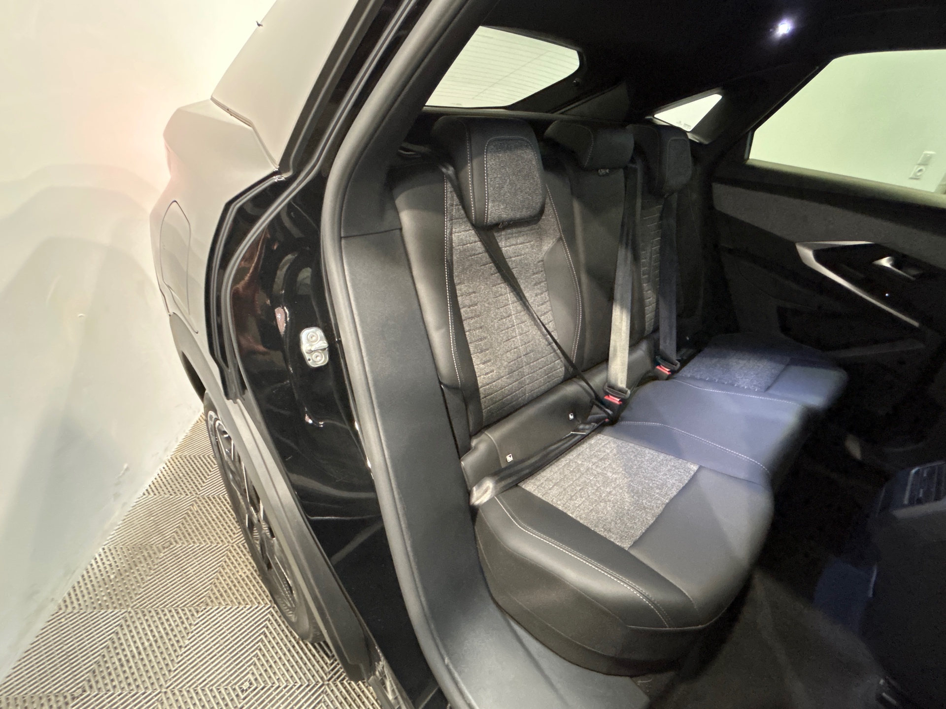 PEUGEOT 3008 Hybrid 145 e-DCS6 Allure