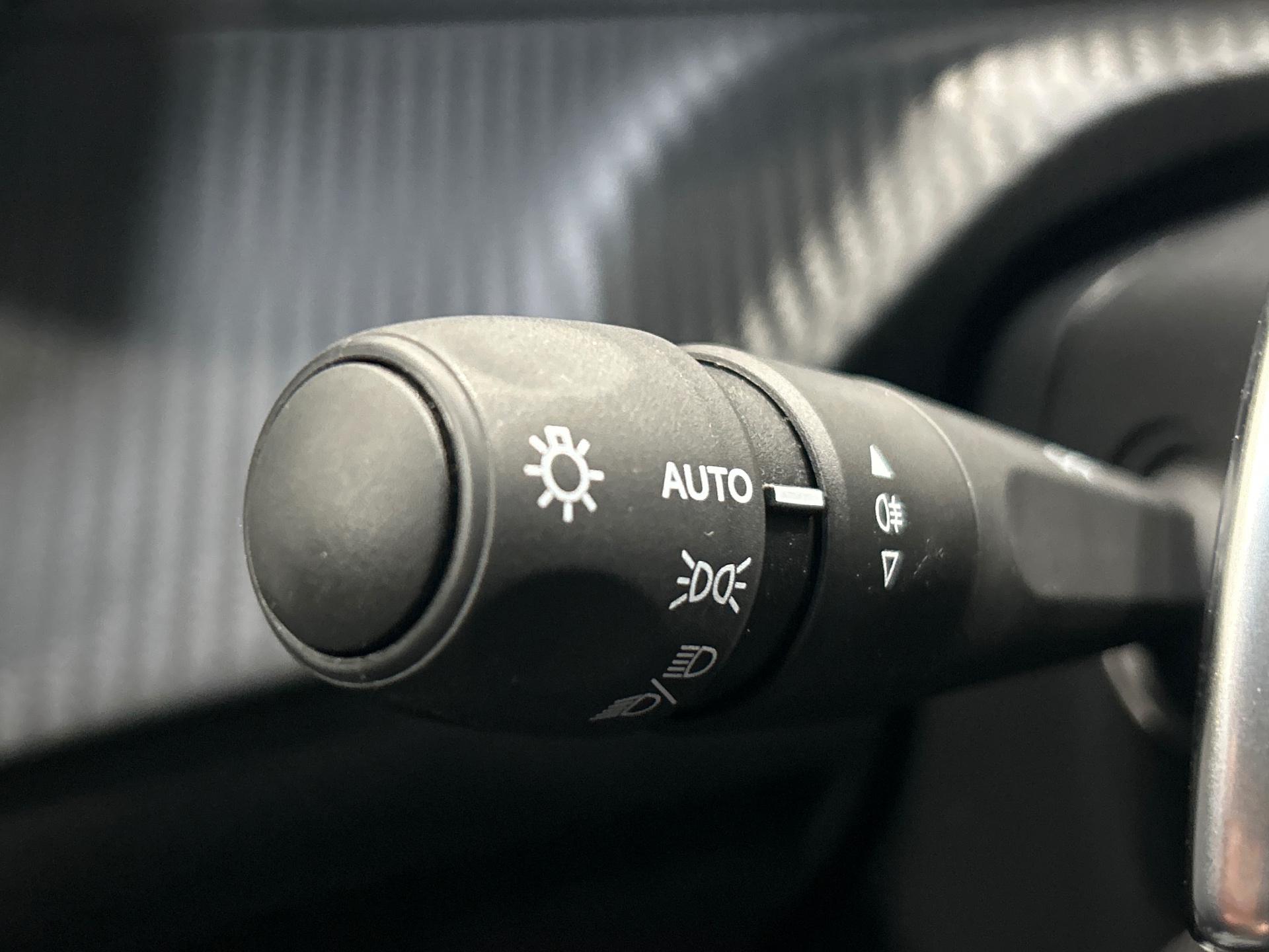 PEUGEOT 2008 Hybrid 145 e-DCS6 Style