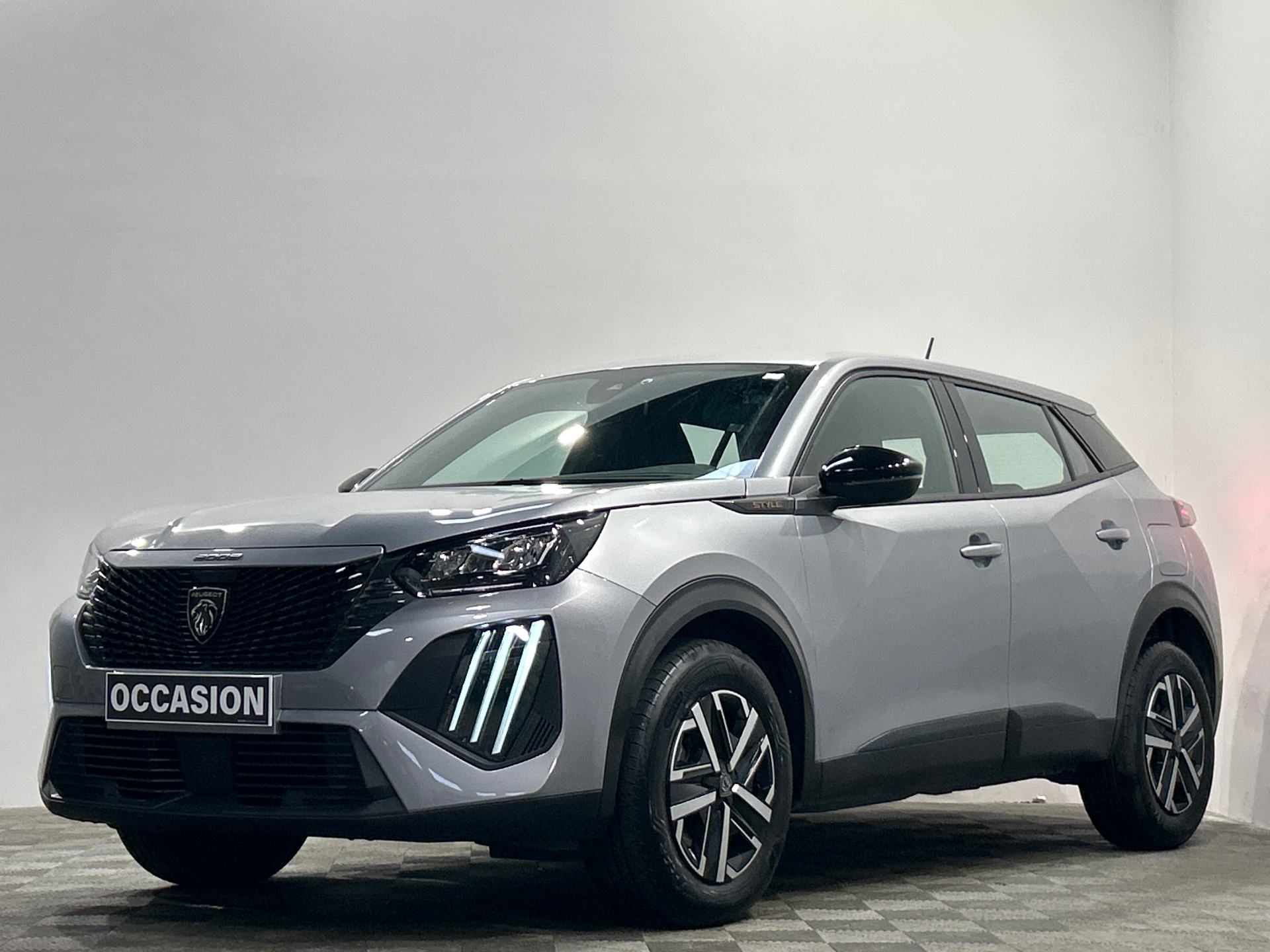 PEUGEOT 2008 Hybrid 145 e-DCS6 Style