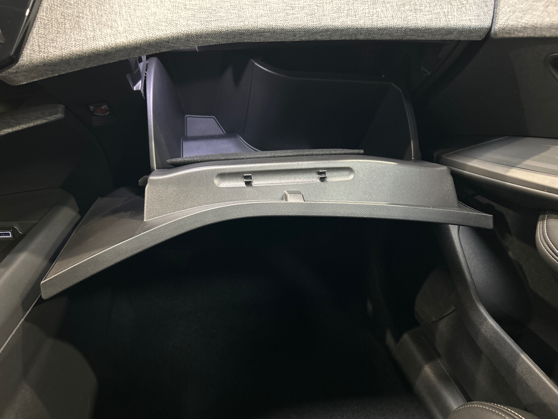 PEUGEOT 3008 Hybrid 145 e-DCS6 Allure