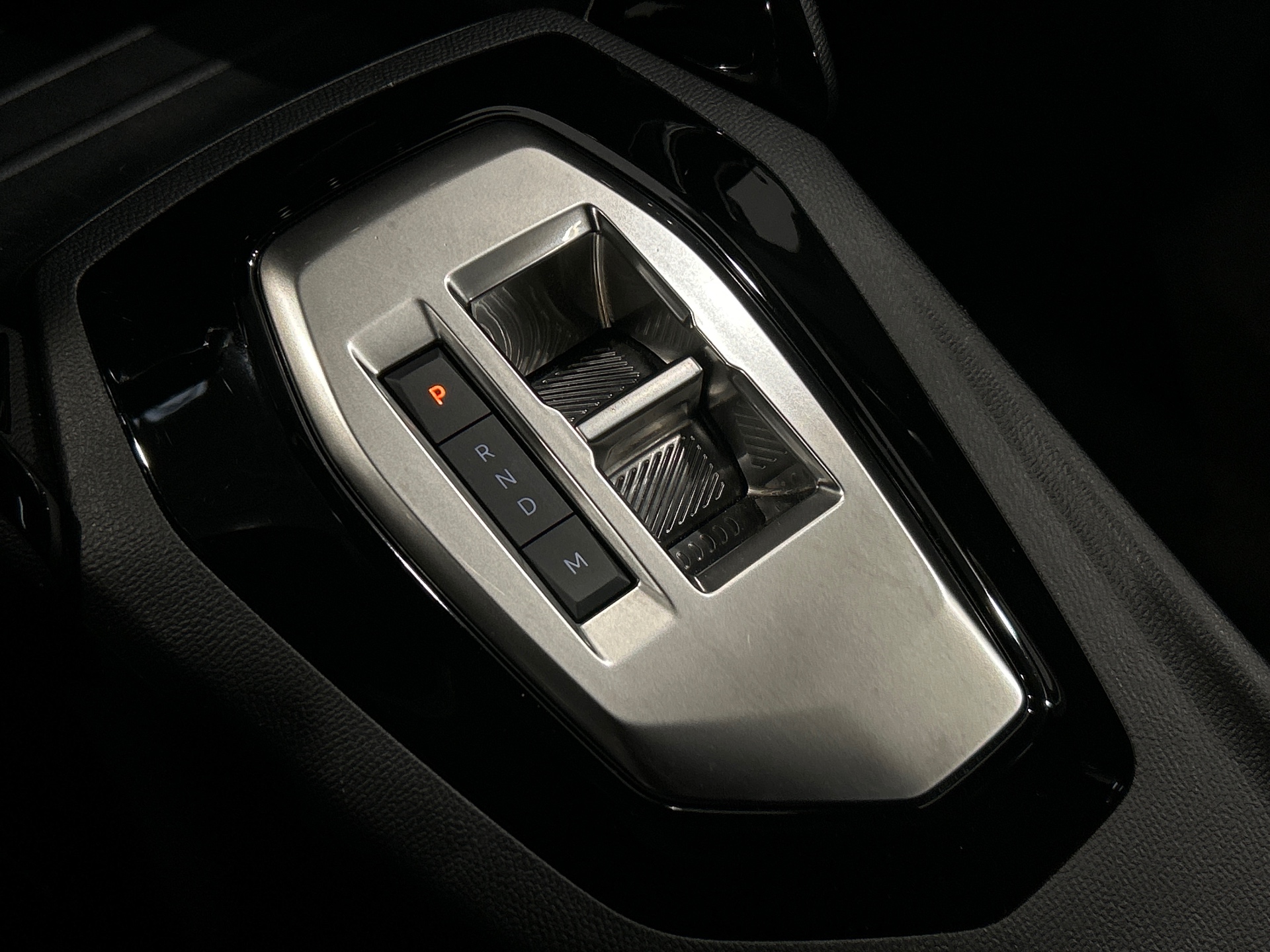 PEUGEOT 2008 Hybrid 145 e-DCS6 Style