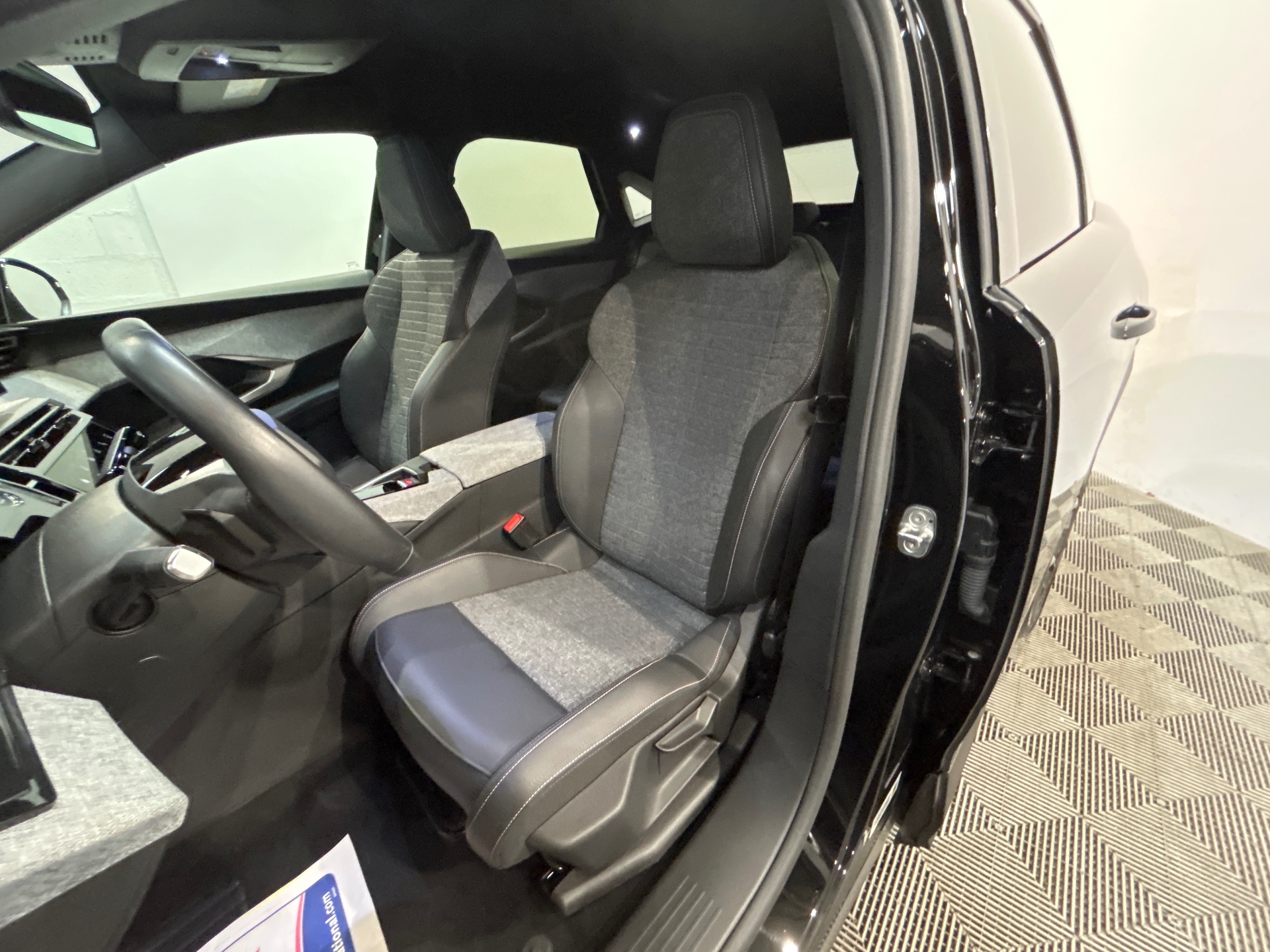 PEUGEOT 3008 Hybrid 145 e-DCS6 Allure