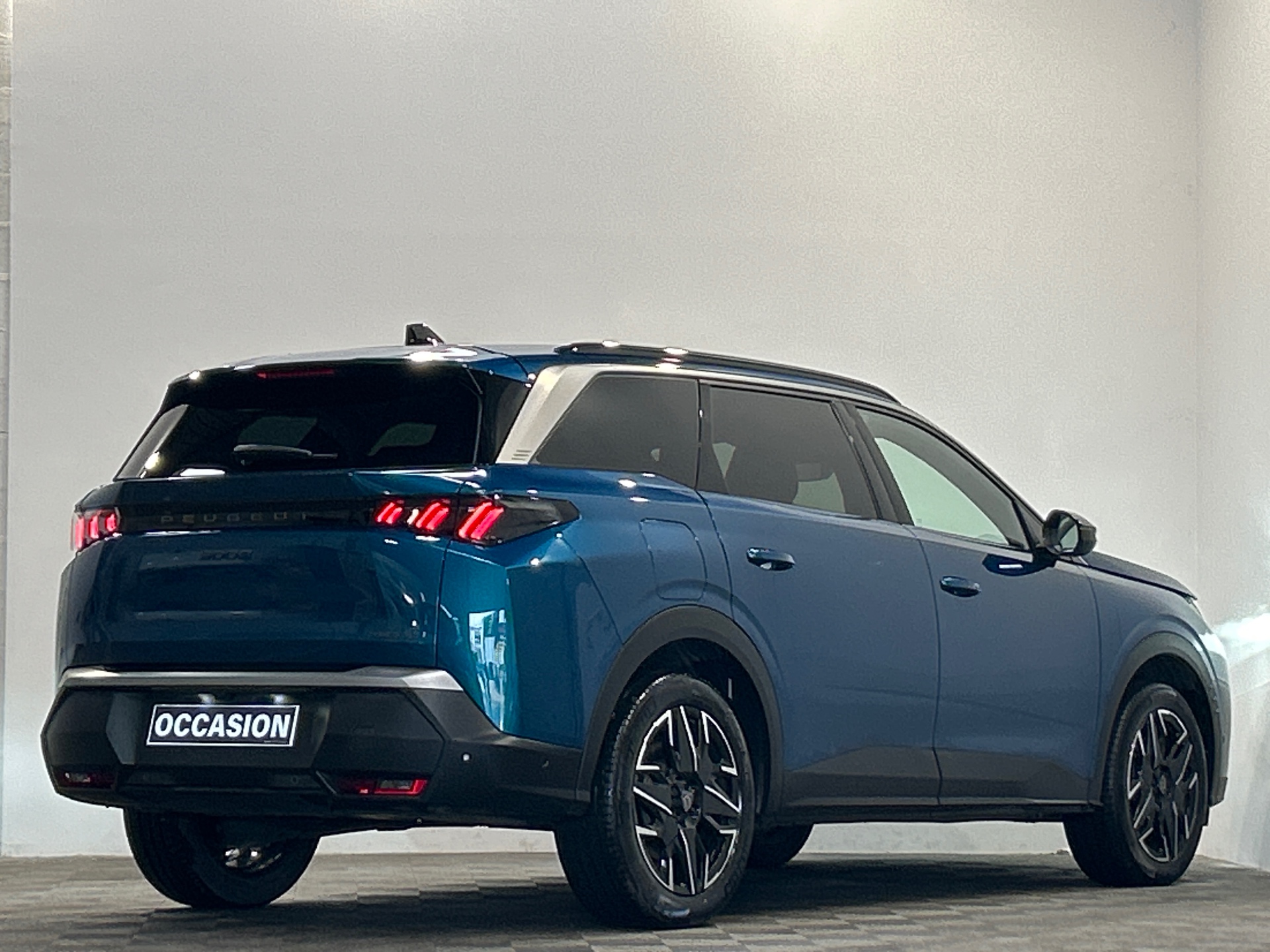 PEUGEOT 5008 Hybrid 145 ch e-DCS6 Allure