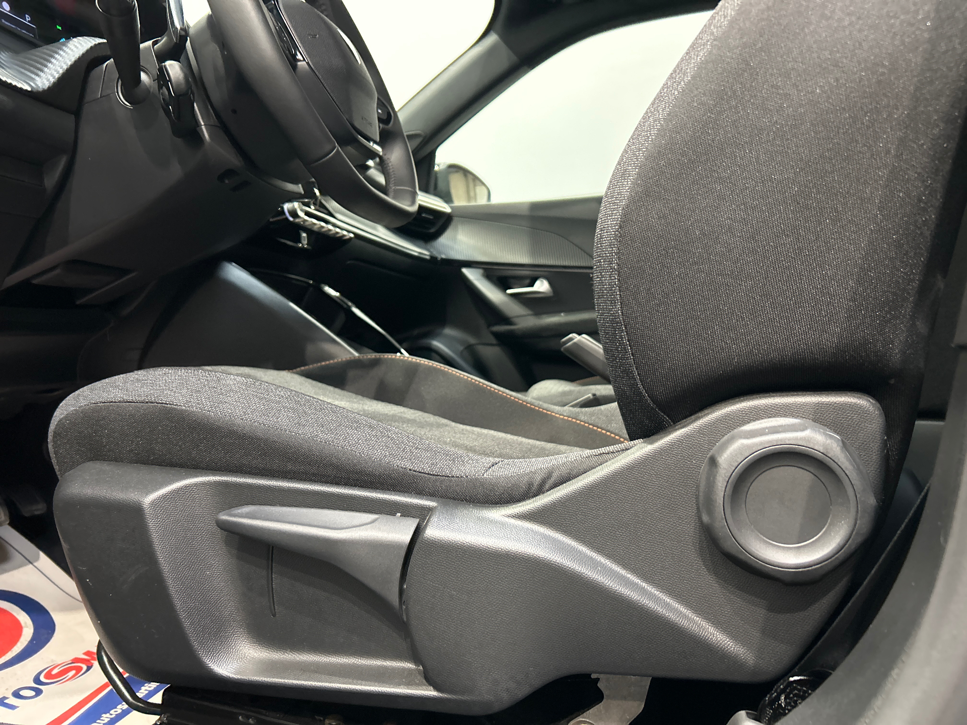 PEUGEOT 2008 Hybrid 145 e-DCS6 Style