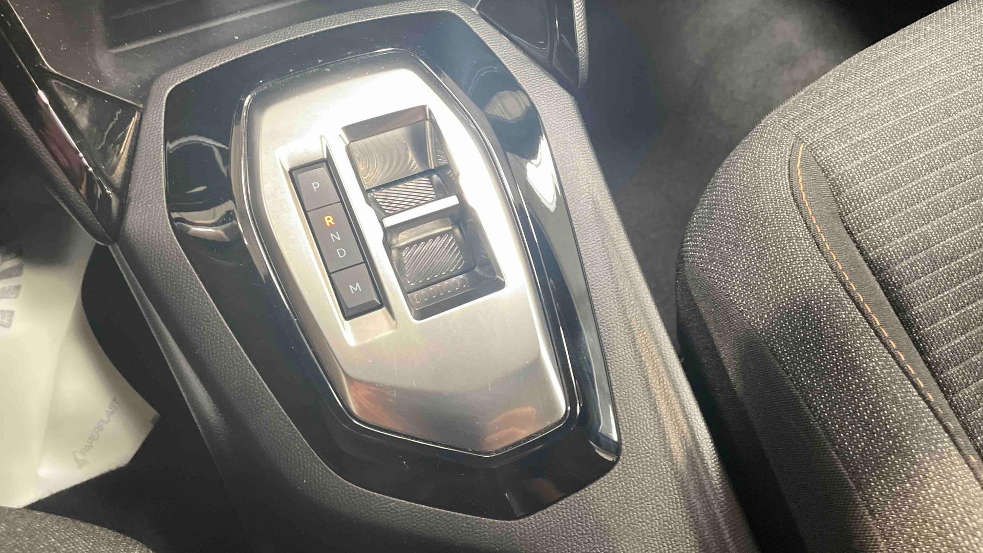 PEUGEOT 2008 Hybrid 145 e-DCS6 Style