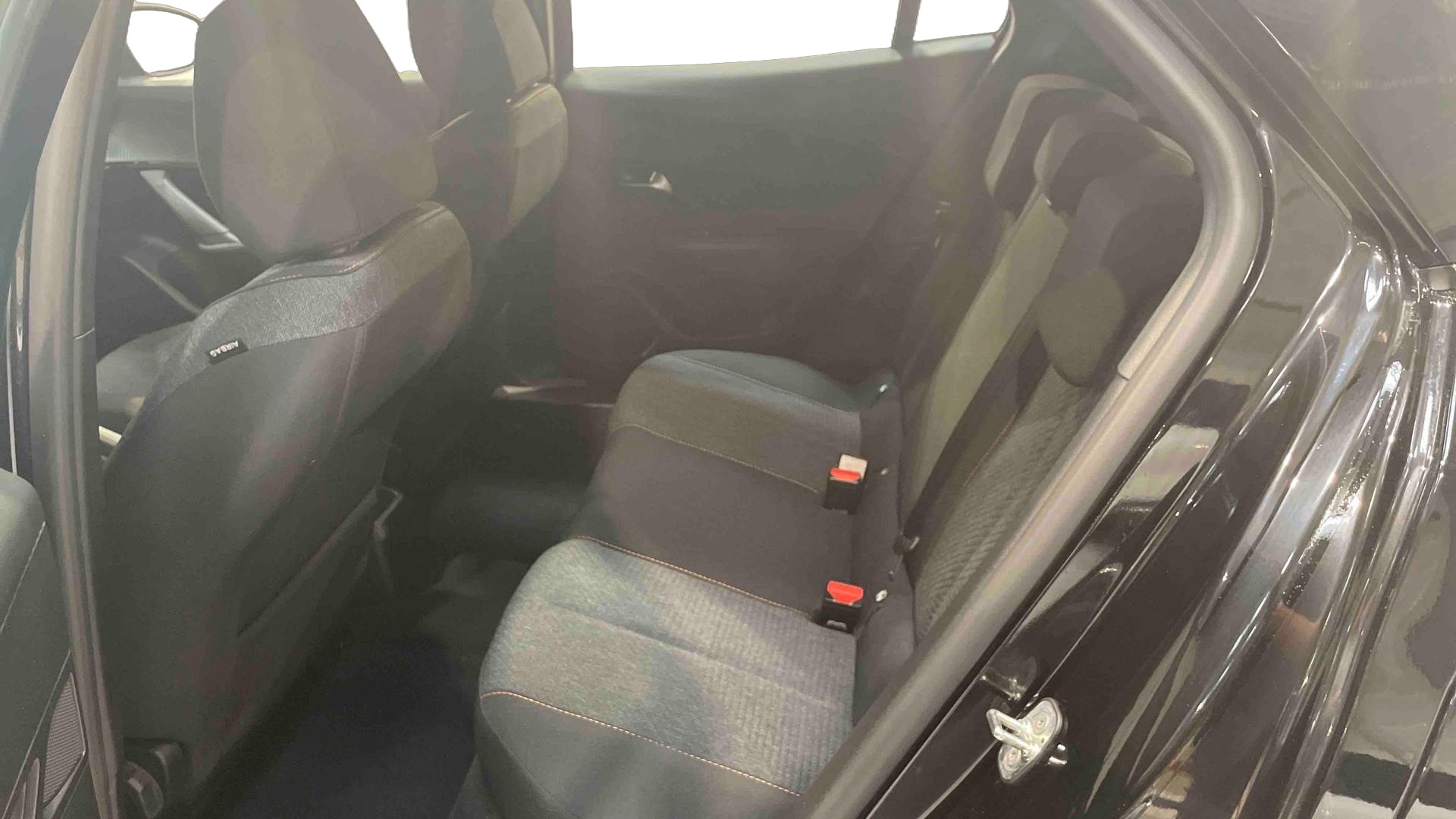 PEUGEOT 2008 Hybrid 145 e-DCS6 Style