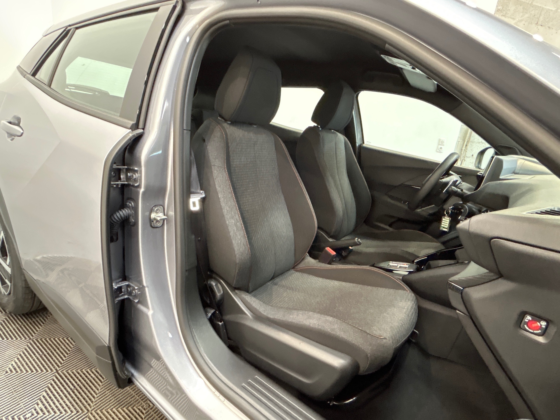 PEUGEOT 2008 Hybrid 145 e-DCS6 Style