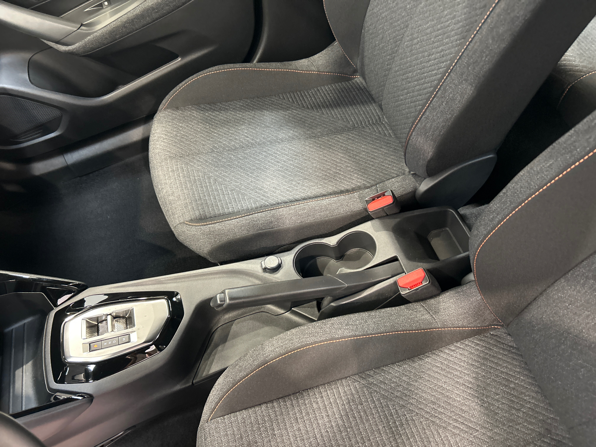 PEUGEOT 2008 Hybrid 145 e-DCS6 Style