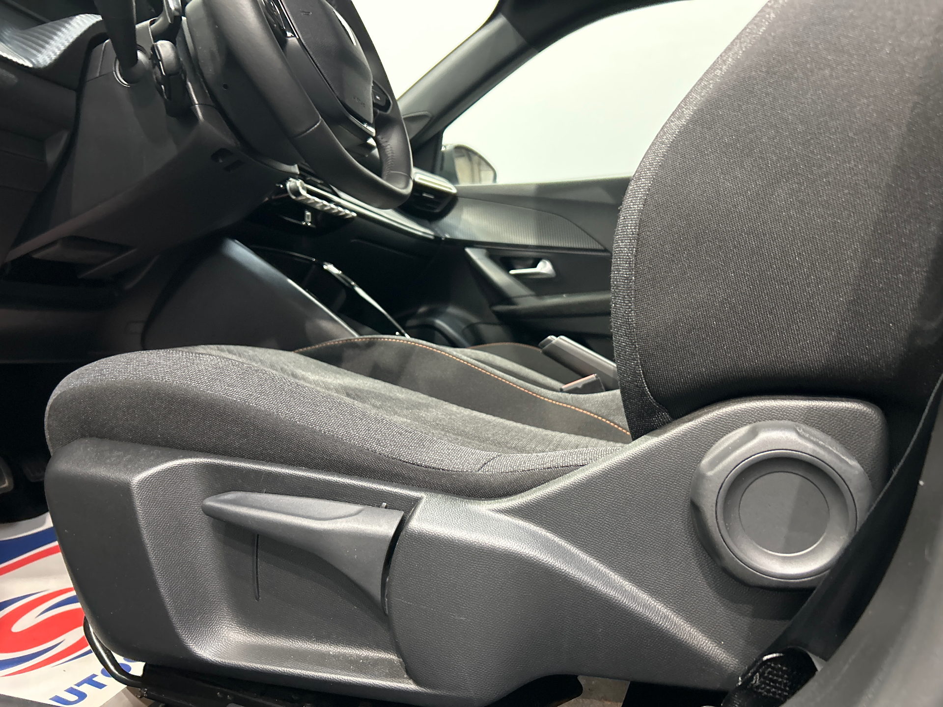 PEUGEOT 2008 Hybrid 145 e-DCS6 Style