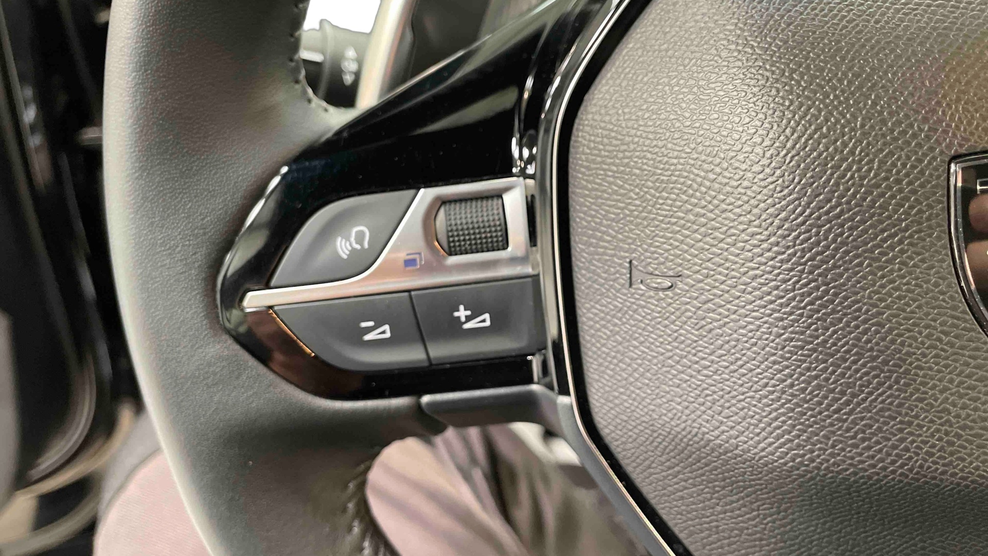 PEUGEOT 2008 Hybrid 145 e-DCS6 Style