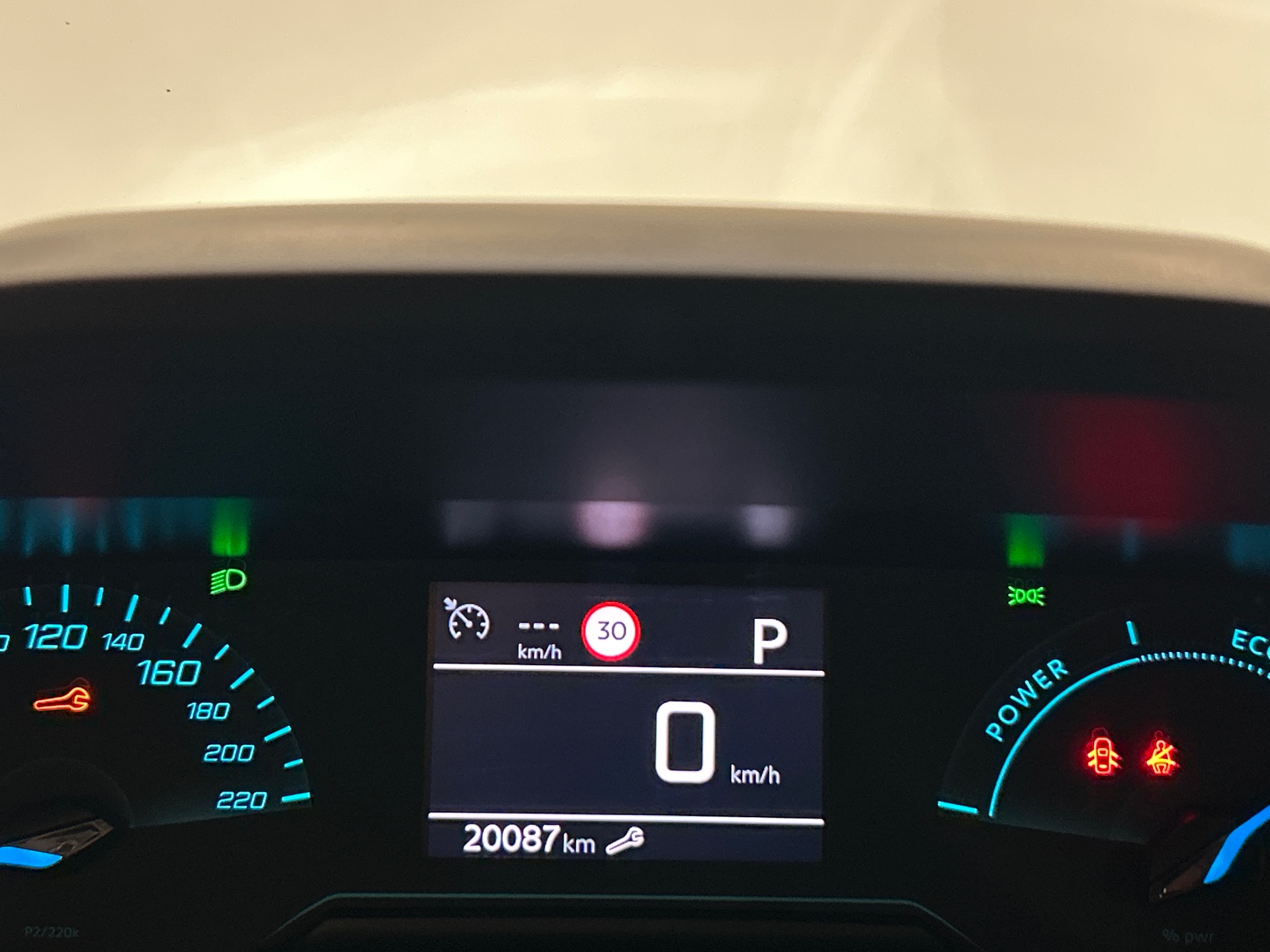 PEUGEOT 2008 Hybrid 145 e-DCS6 Style