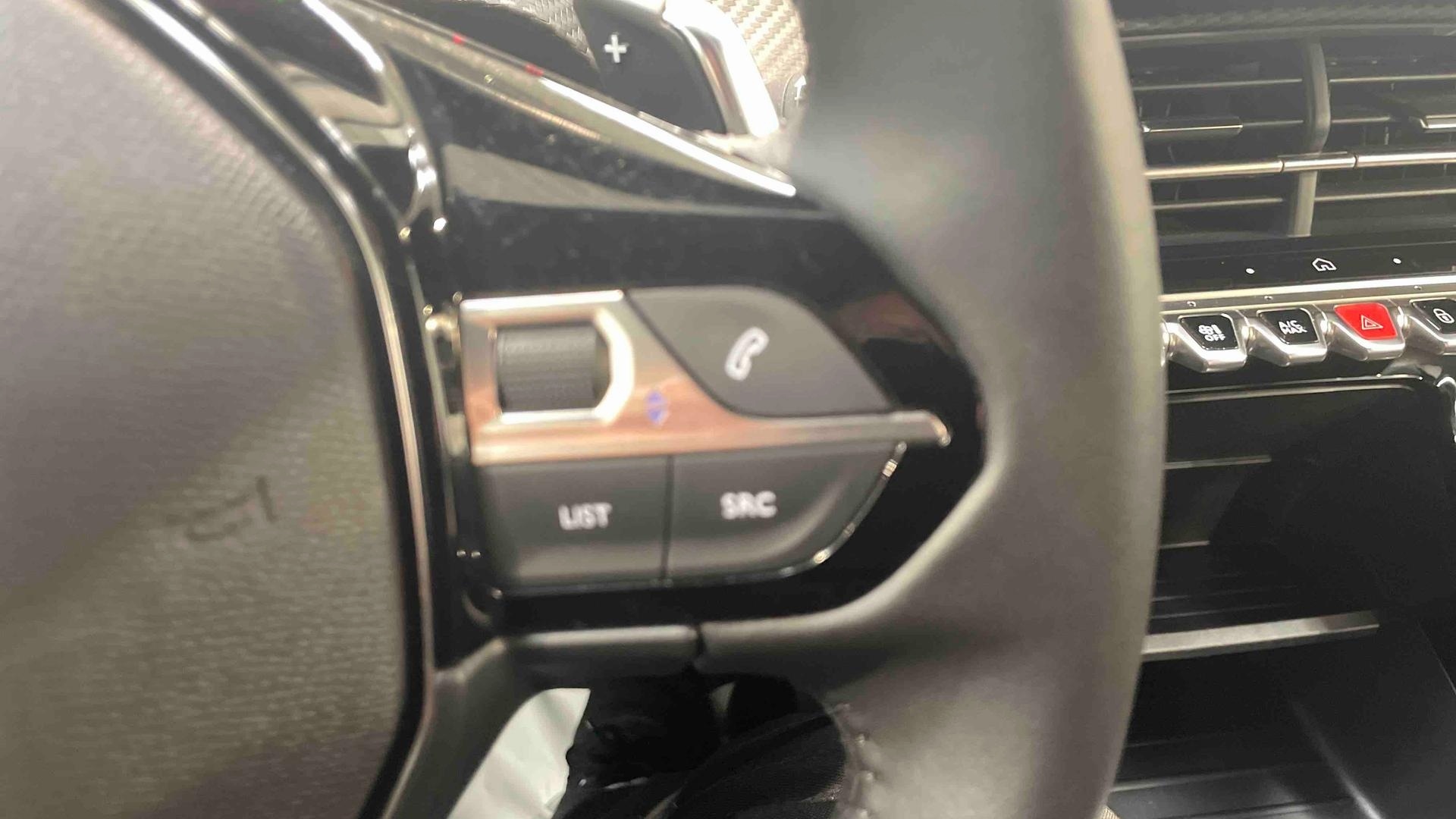 PEUGEOT 2008 Hybrid 145 e-DCS6 Style