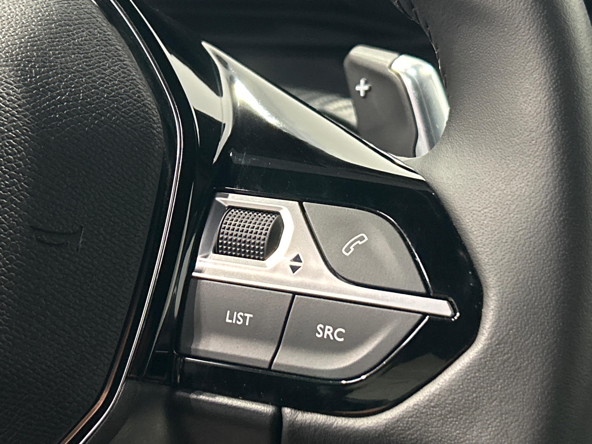 PEUGEOT 2008 Hybrid 145 e-DCS6 Style