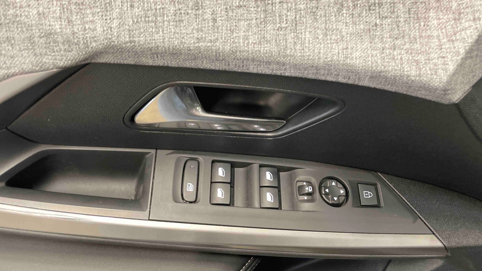 PEUGEOT 3008 Hybrid 145 e-DCS6 Allure