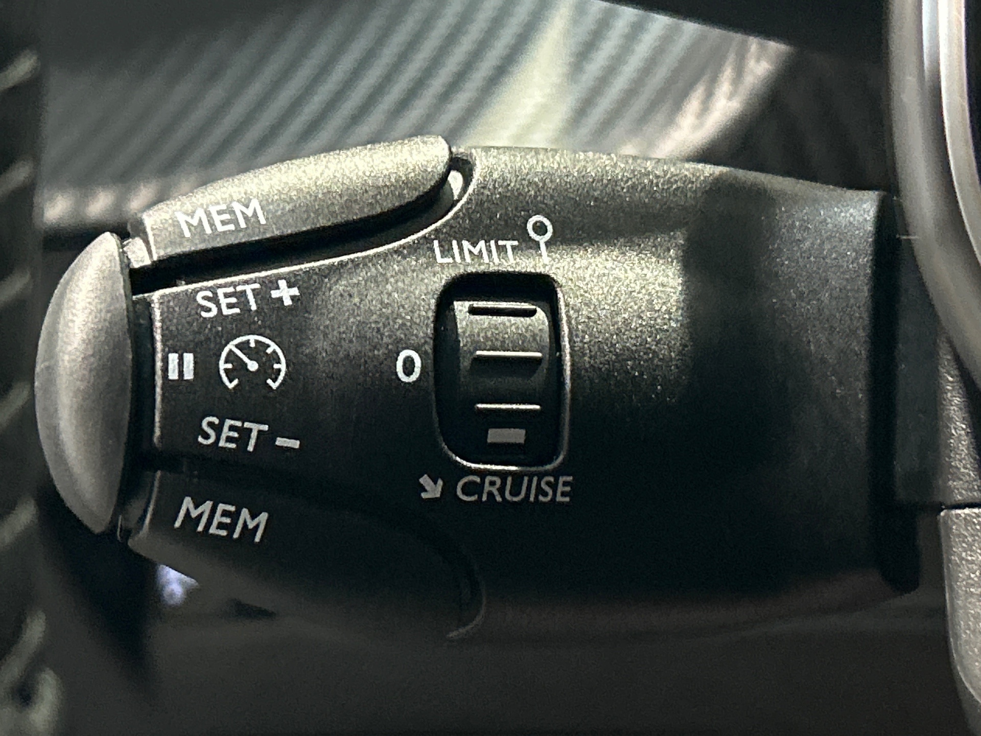 PEUGEOT 2008 Hybrid 145 e-DCS6 Style