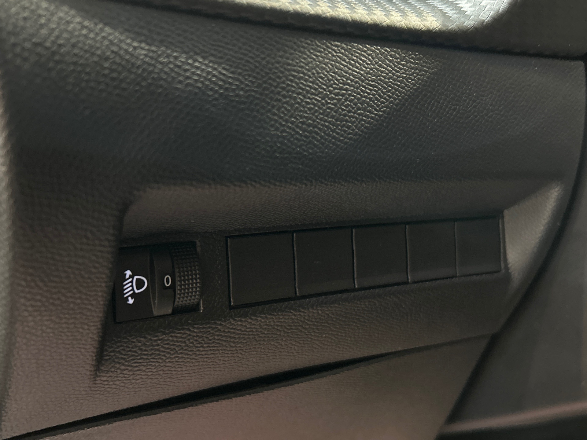 PEUGEOT 2008 Hybrid 145 e-DCS6 Style