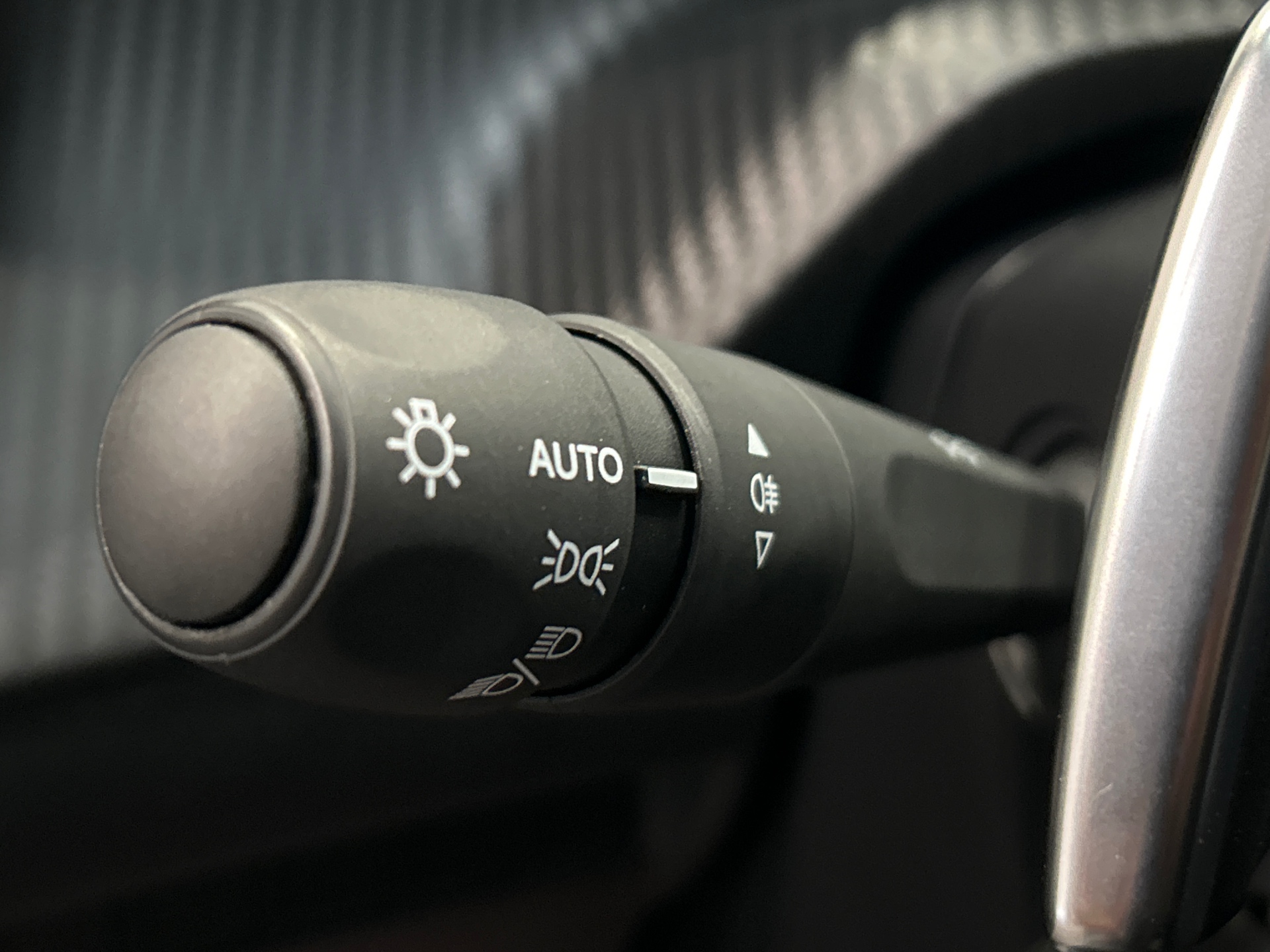 PEUGEOT 2008 Hybrid 145 e-DCS6 Style
