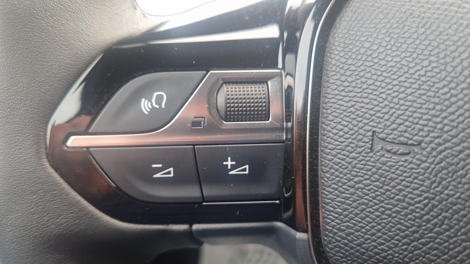 PEUGEOT 2008 Hybrid 145 e-DCS6 Allure