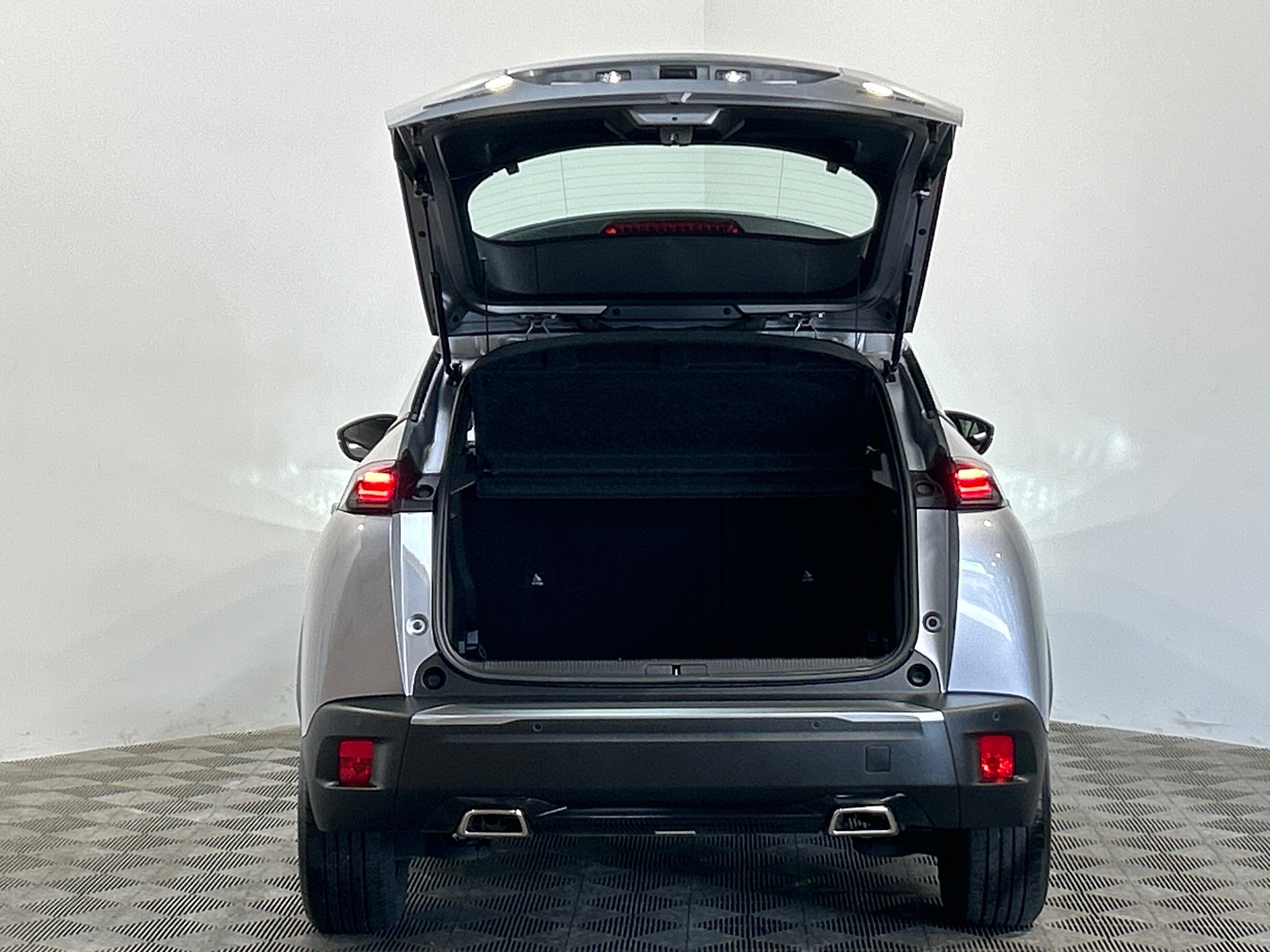 PEUGEOT 2008 Hybrid 145 e-DCS6 Style