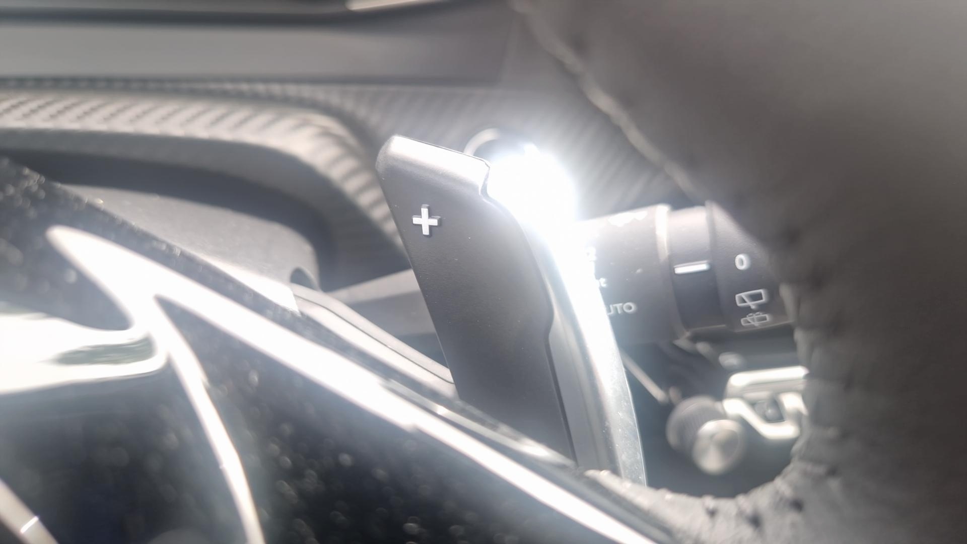 PEUGEOT 2008 Hybrid 145 e-DCS6 Allure