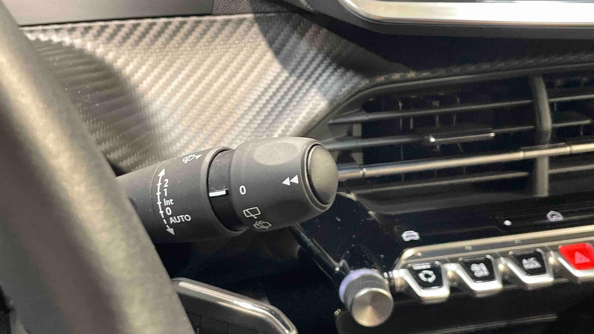 PEUGEOT 2008 Hybrid 145 e-DCS6 Style
