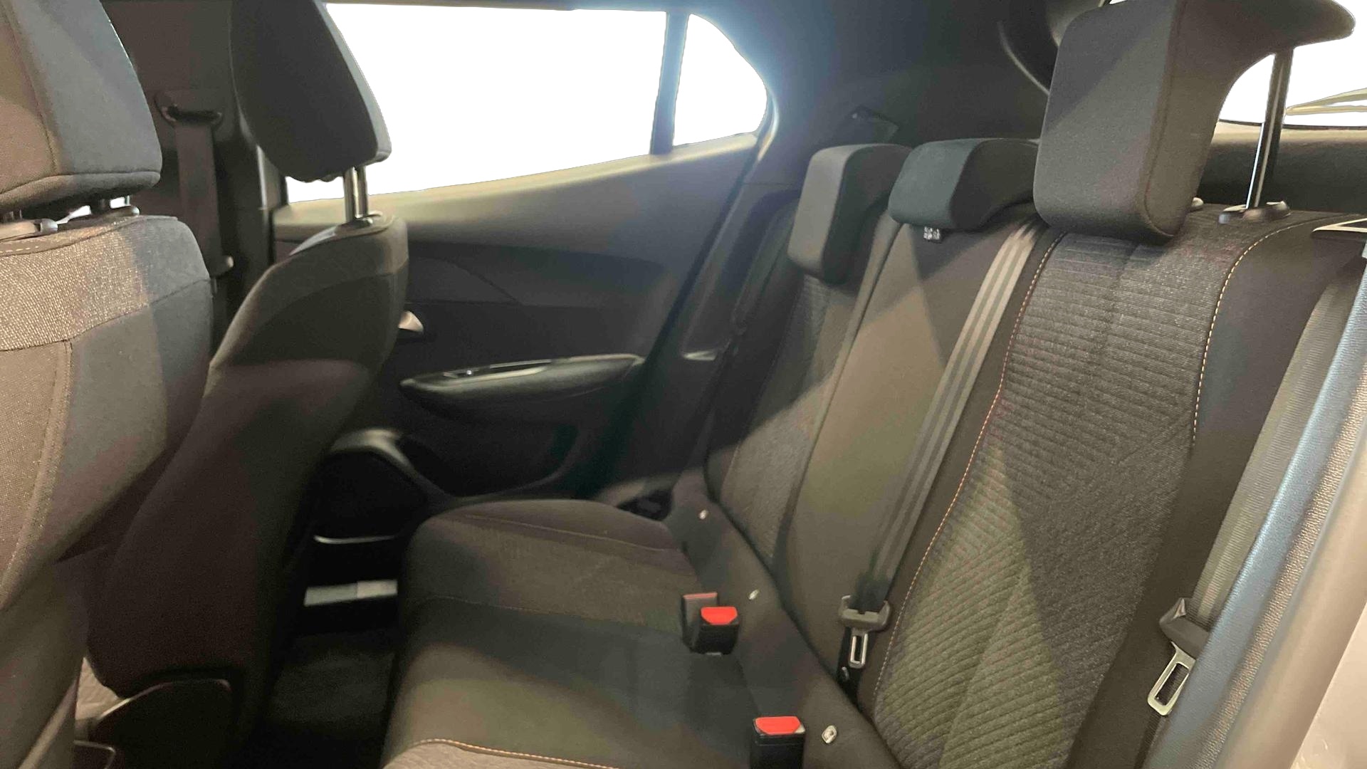 PEUGEOT 2008 Hybrid 145 e-DCS6 Style
