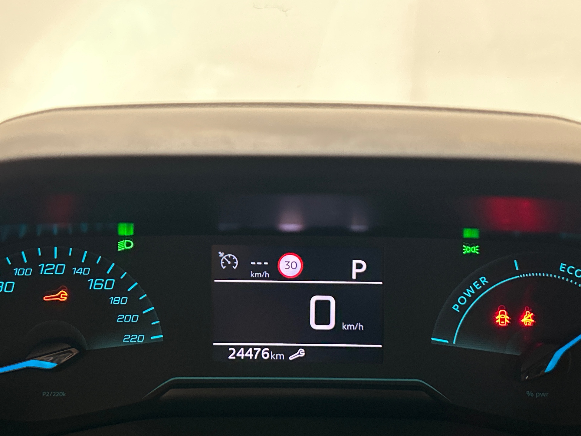 PEUGEOT 2008 Hybrid 145 e-DCS6 Style