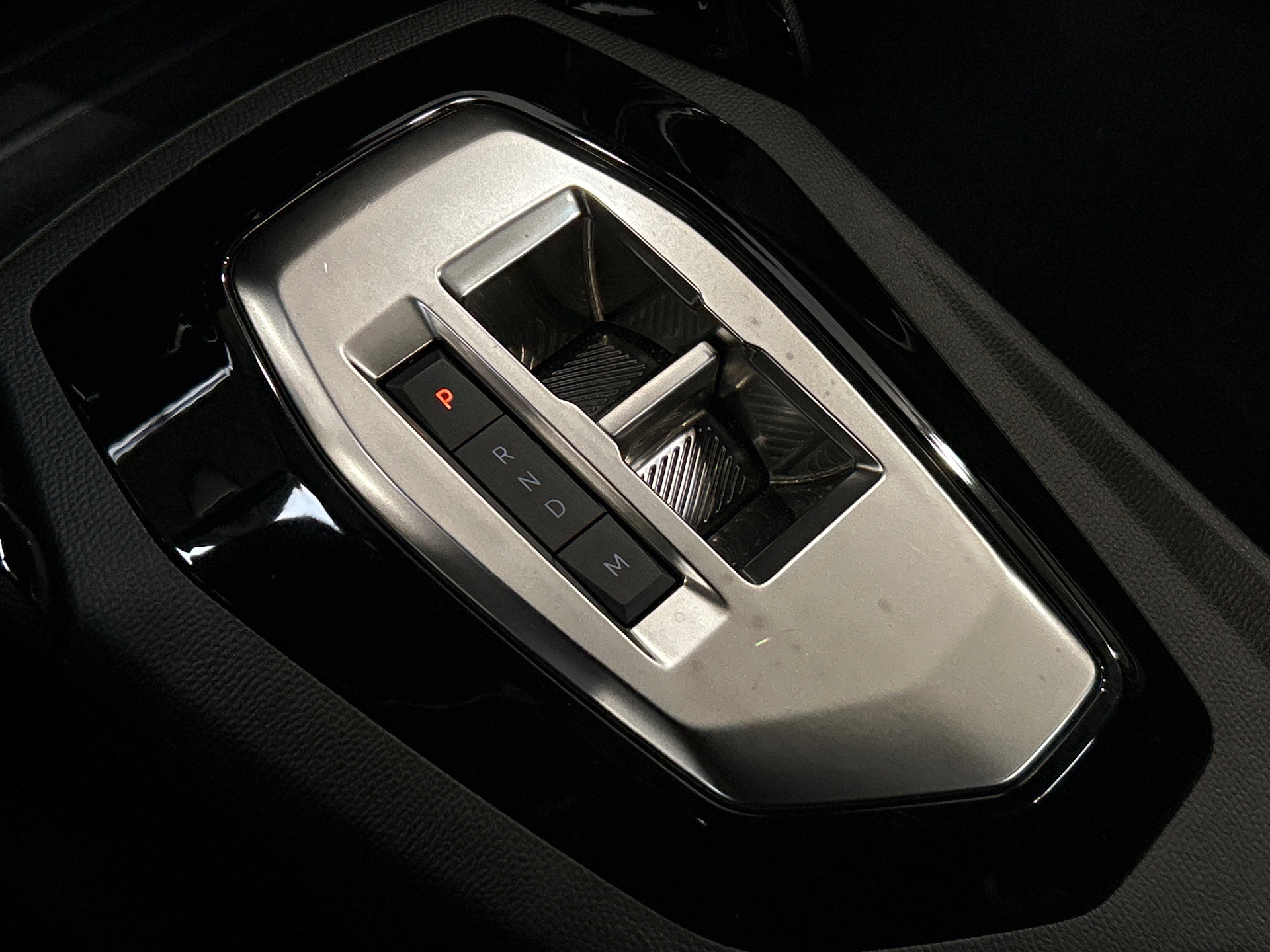 PEUGEOT 2008 Hybrid 145 e-DCS6 Style