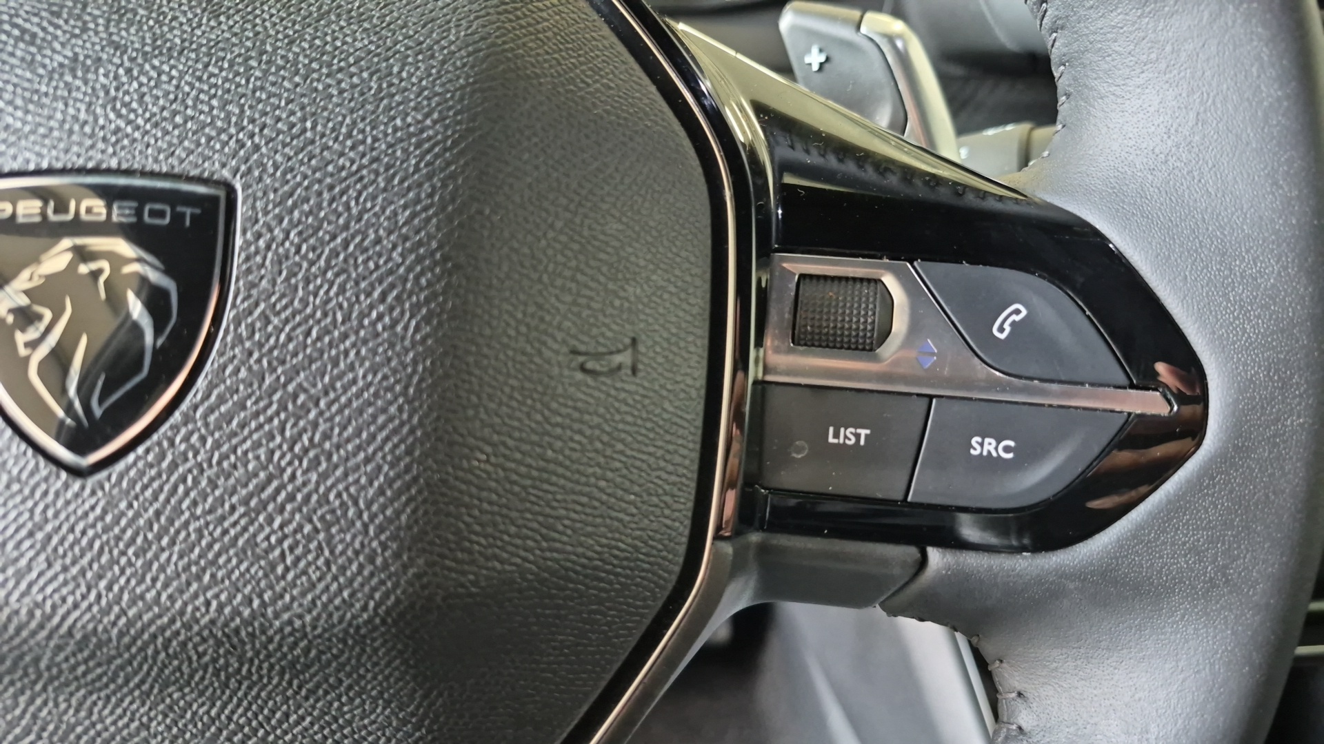 PEUGEOT 2008 Hybrid 145 e-DCS6 Allure