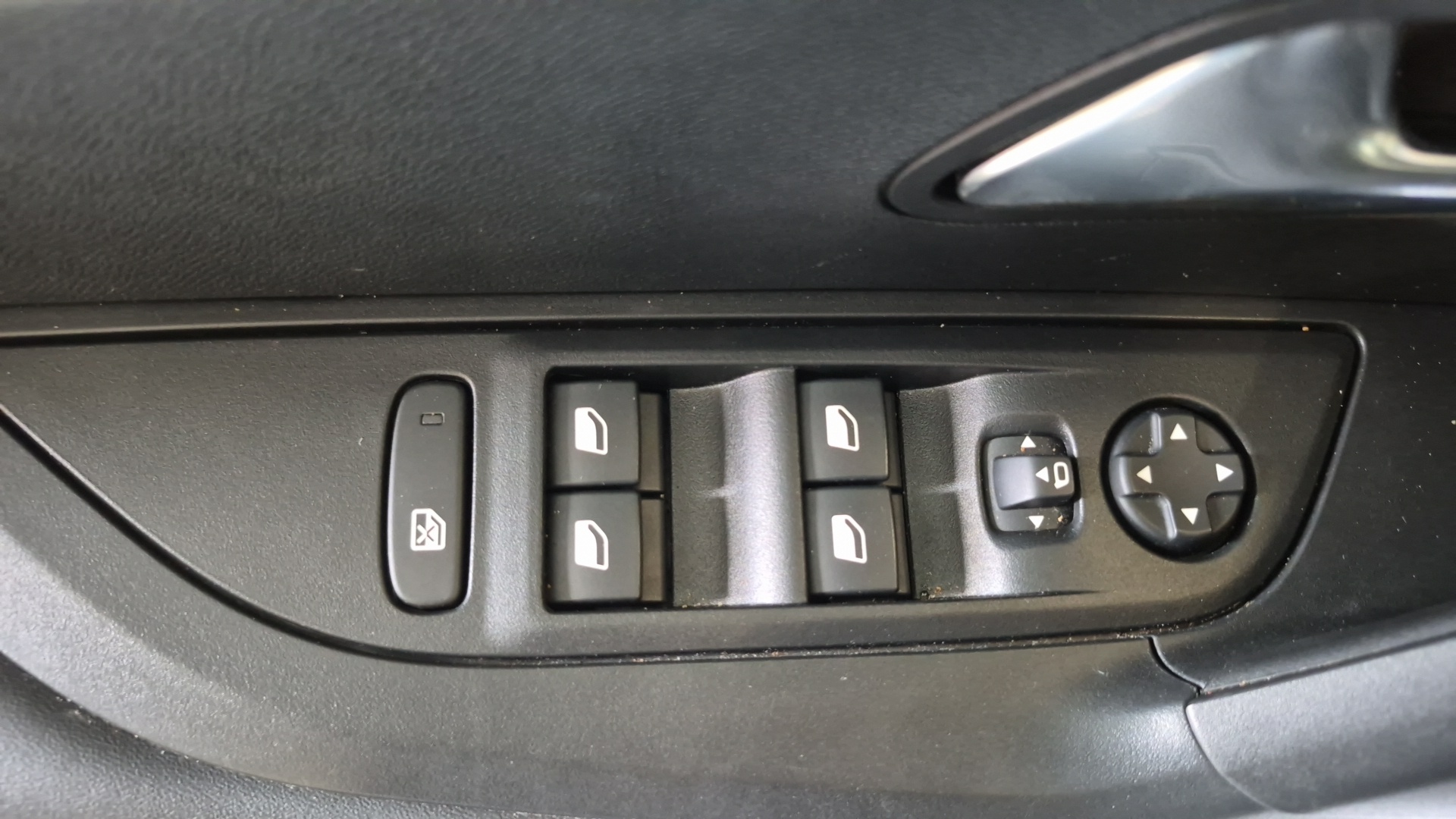 PEUGEOT 2008 Hybrid 145 e-DCS6 Allure