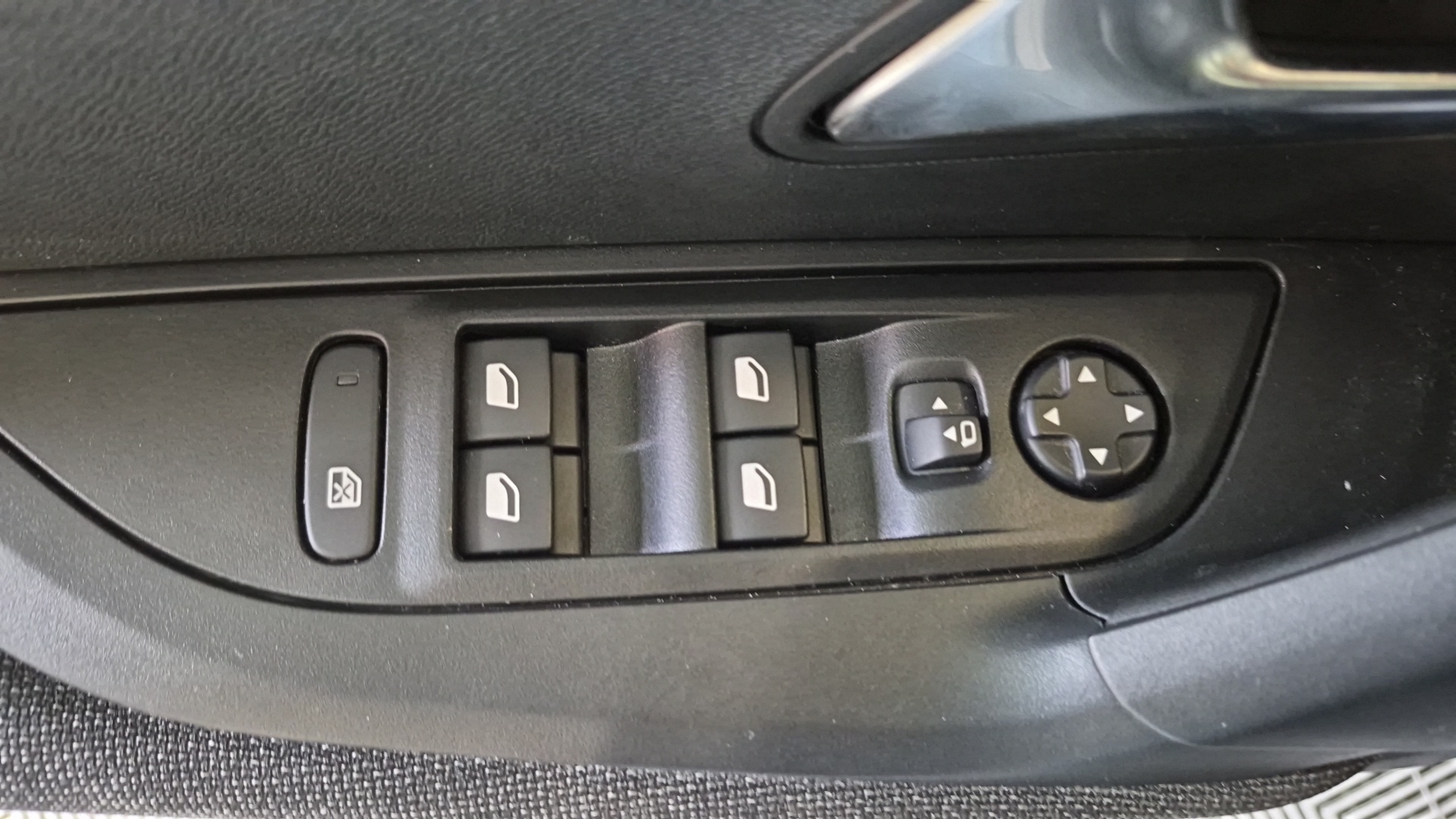 PEUGEOT 2008 Hybrid 145 e-DCS6 Style