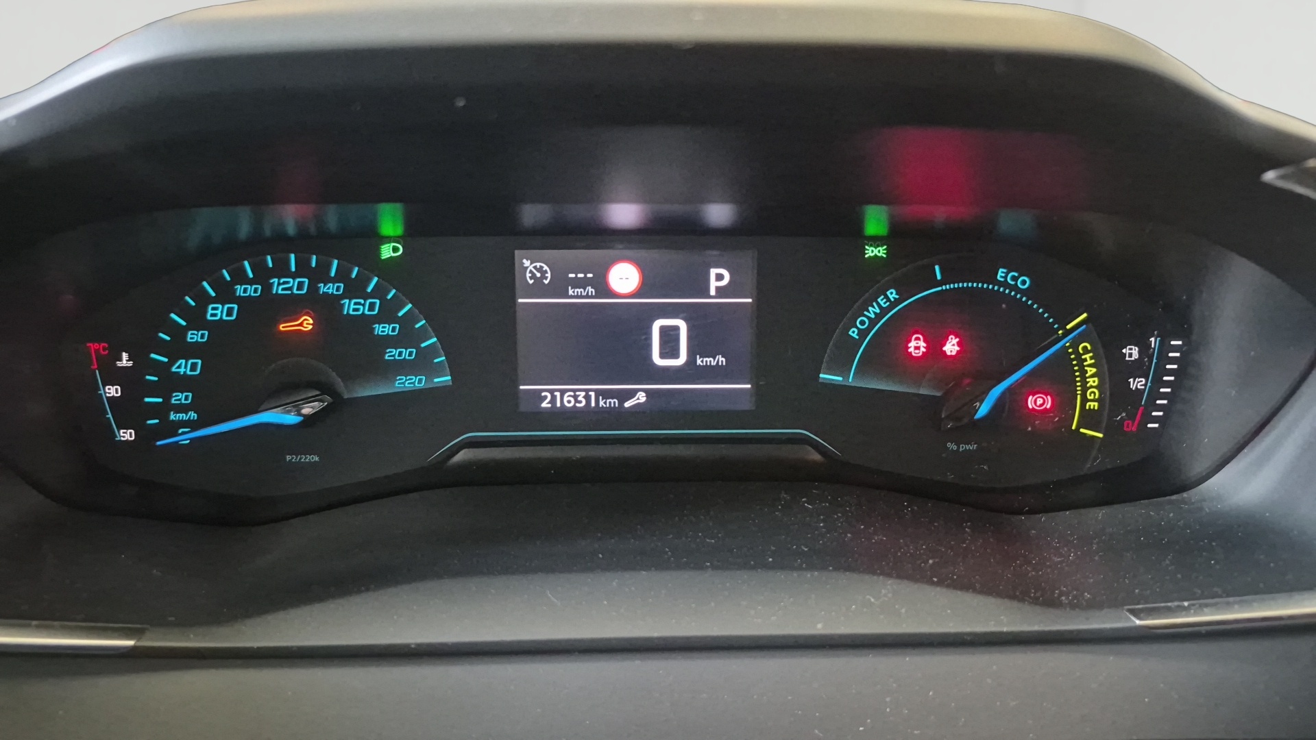 PEUGEOT 2008 Hybrid 145 e-DCS6 Style