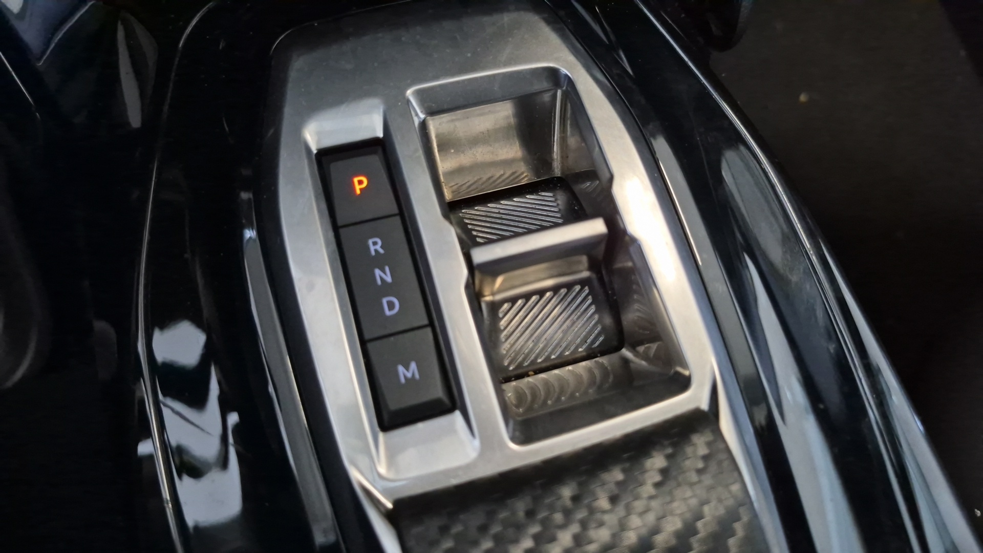 PEUGEOT 2008 Hybrid 145 e-DCS6 Allure
