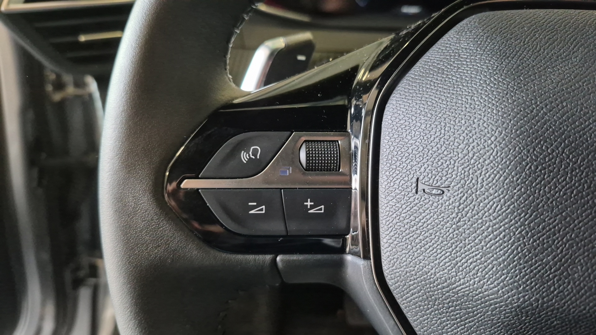 PEUGEOT 2008 Hybrid 145 e-DCS6 Allure
