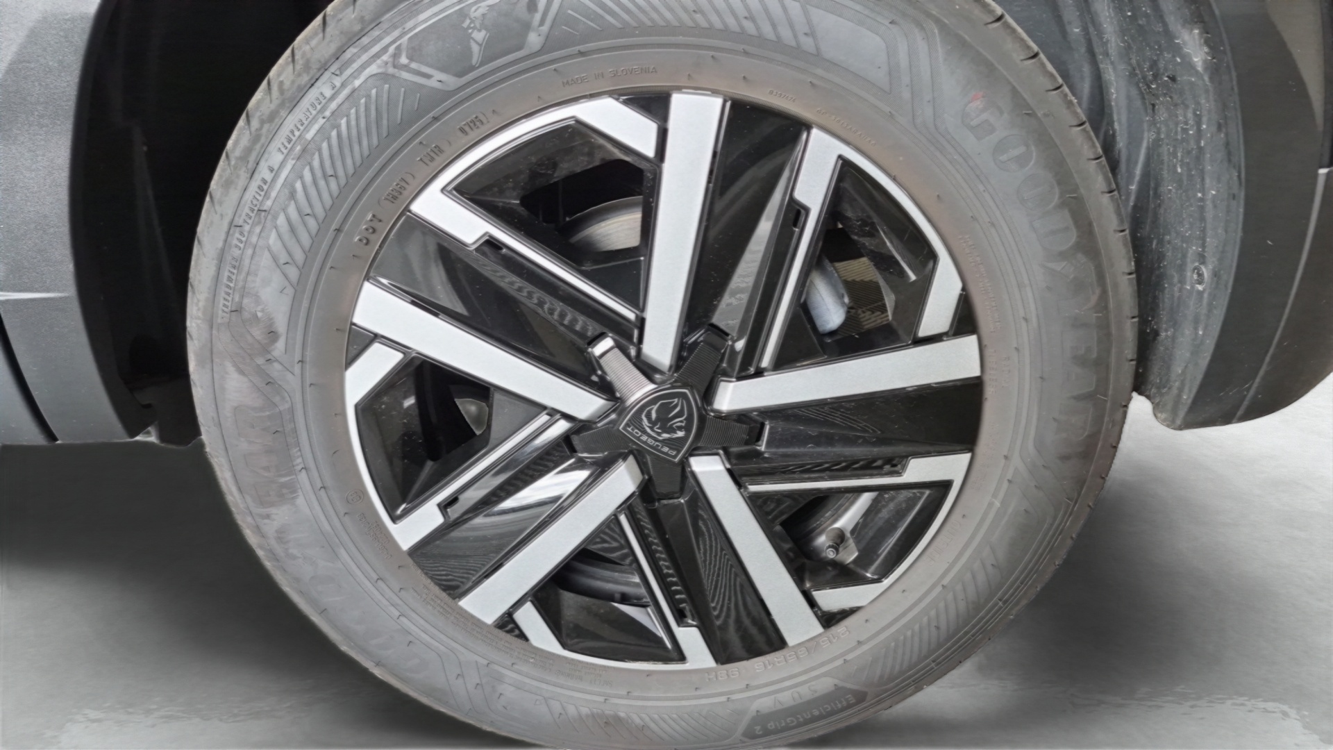 PEUGEOT 2008 Hybrid 145 e-DCS6 Style