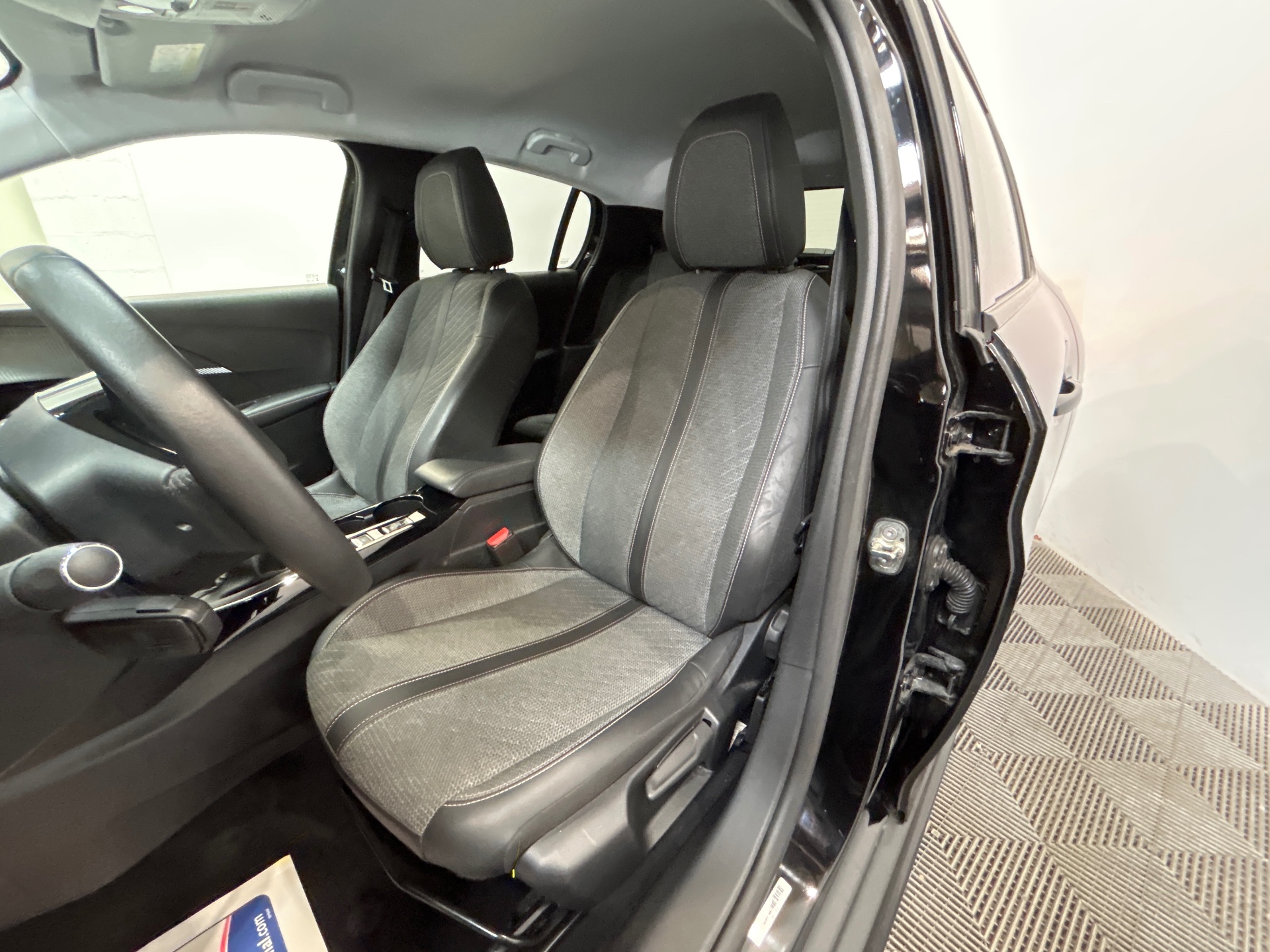 PEUGEOT 208 ALL PT100 BVM