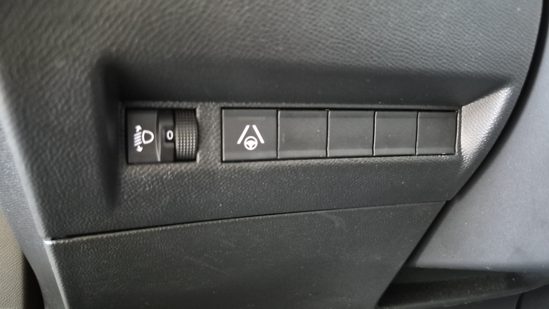 PEUGEOT 2008 Hybrid 145 e-DCS6 Allure