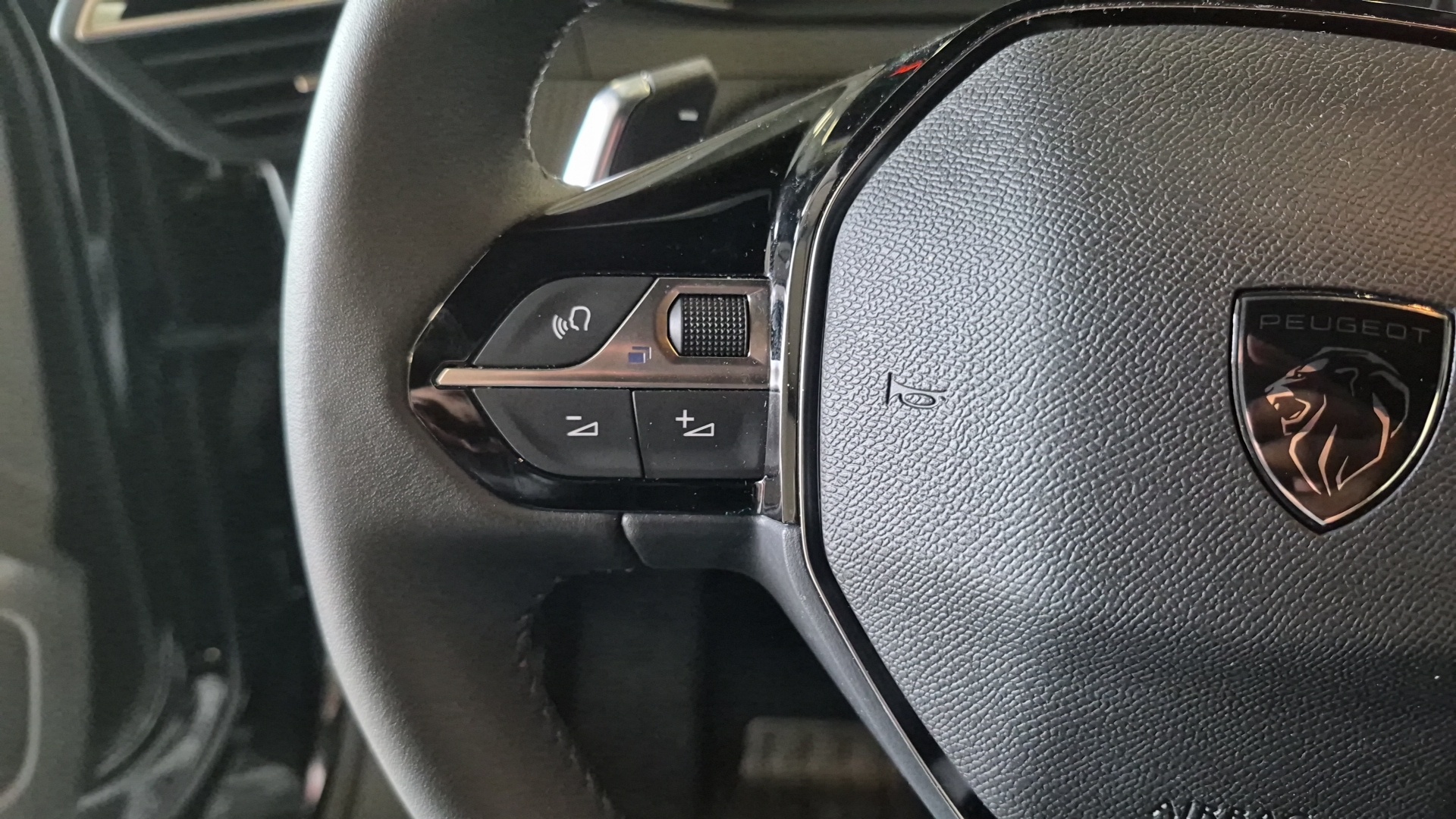 PEUGEOT 2008 Hybrid 145 e-DCS6 Style