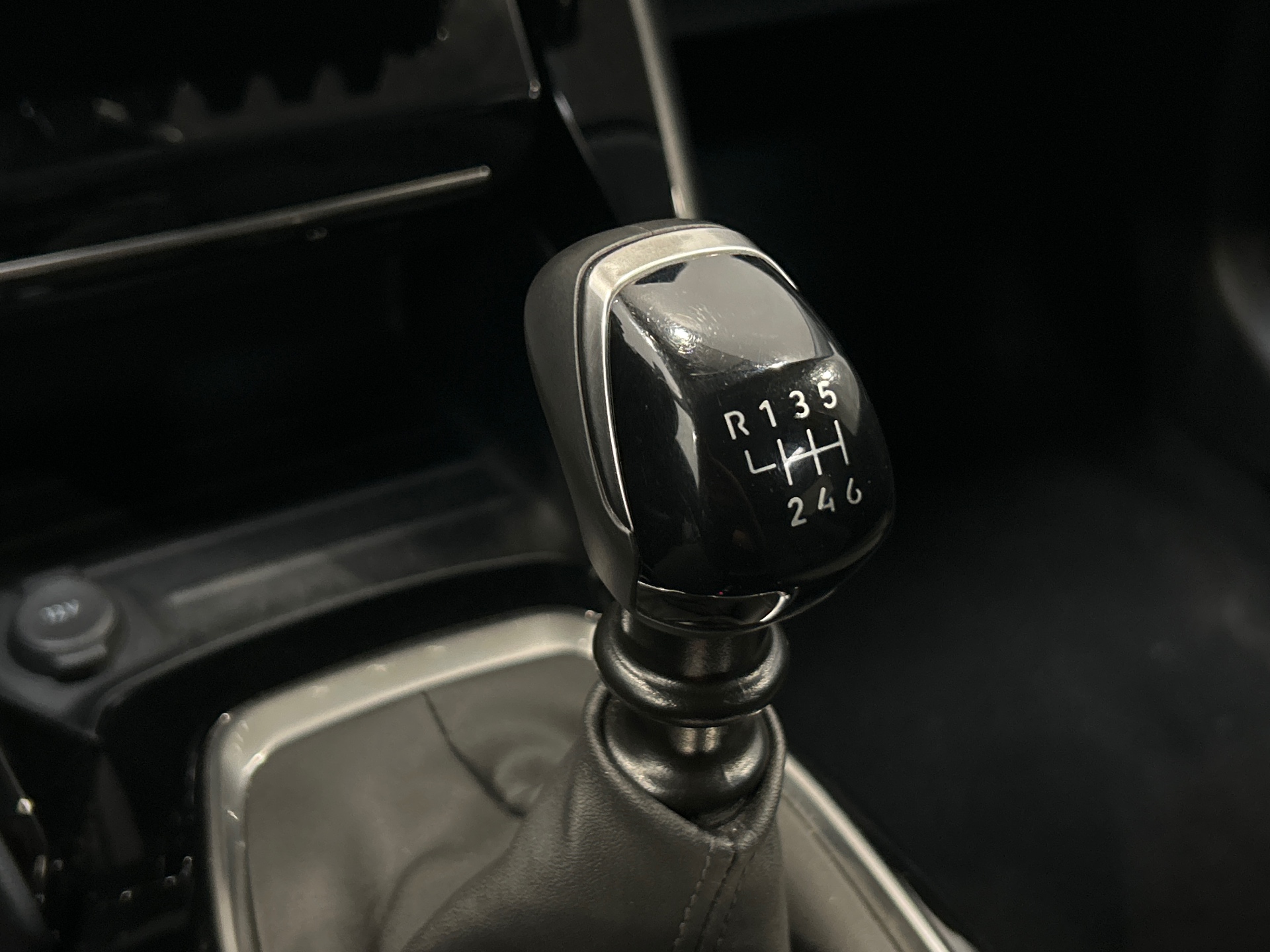 PEUGEOT 208 ALL PT100 BVM