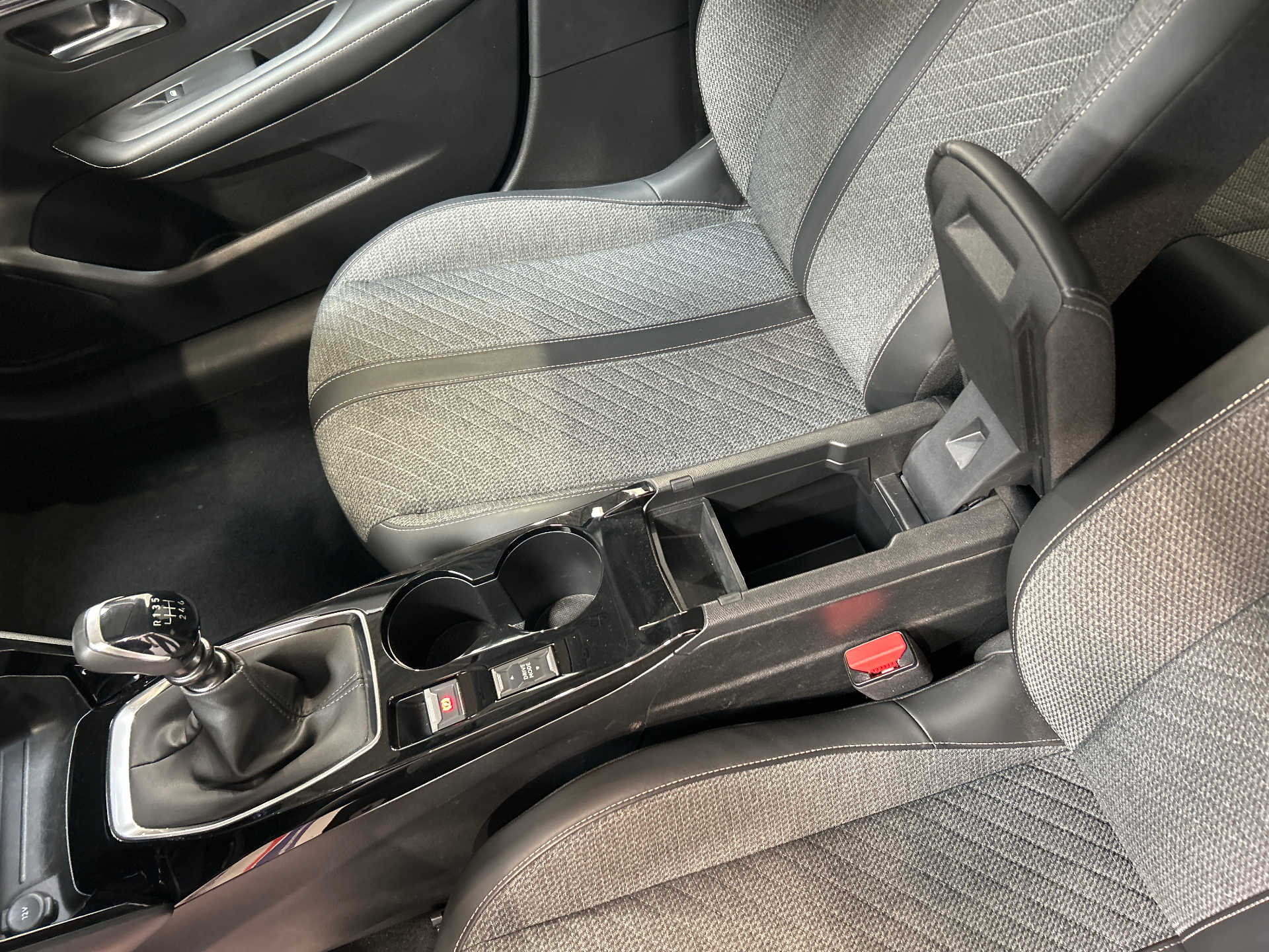 PEUGEOT 208 ALL PT100 BVM