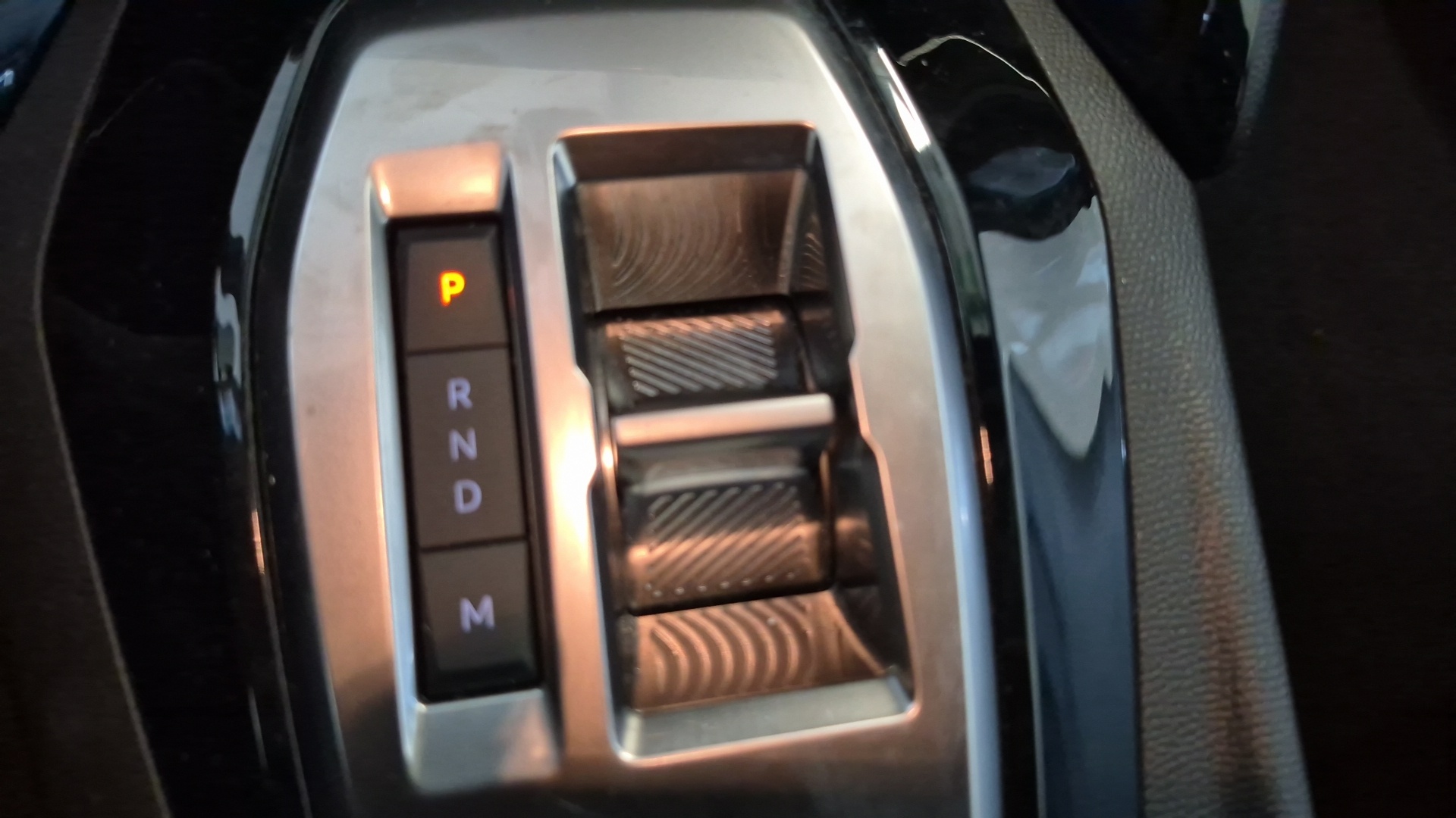 PEUGEOT 2008 Hybrid 145 e-DCS6 Style