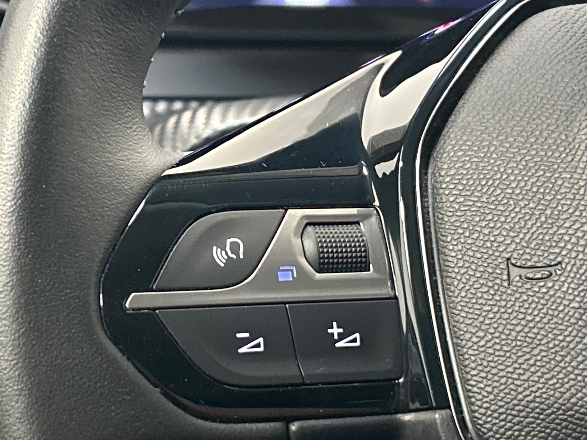 PEUGEOT 208 ALL PT100 BVM