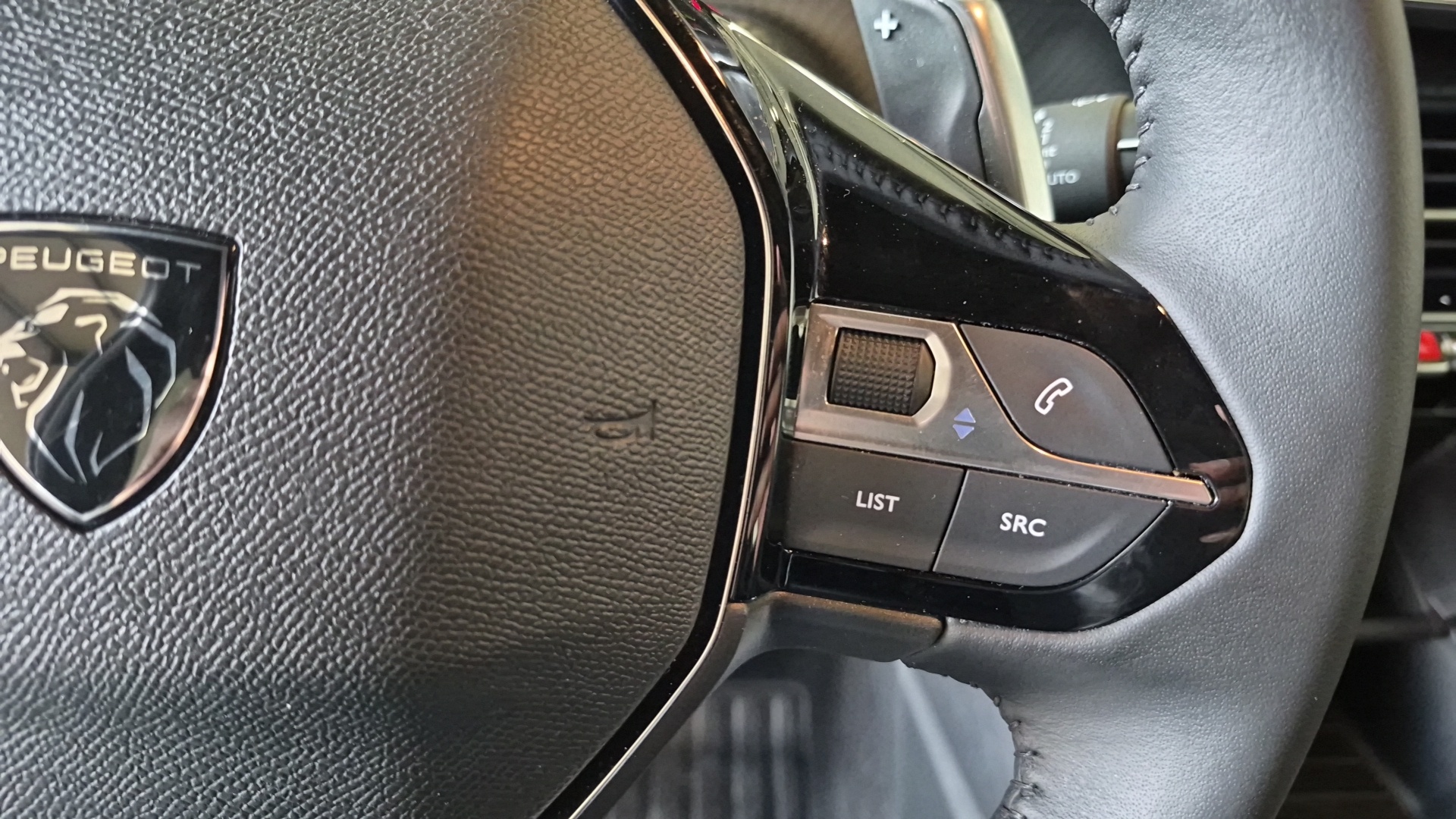 PEUGEOT 2008 Hybrid 145 e-DCS6 Style